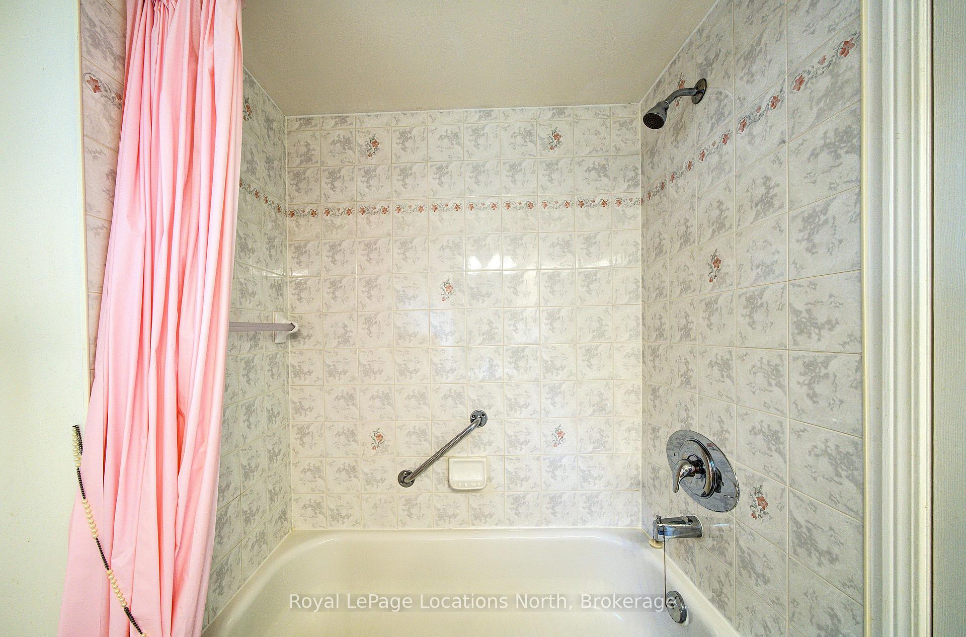 Photo 49 of 68 Acorn Crescent, Wasaga Beach — HOMEH