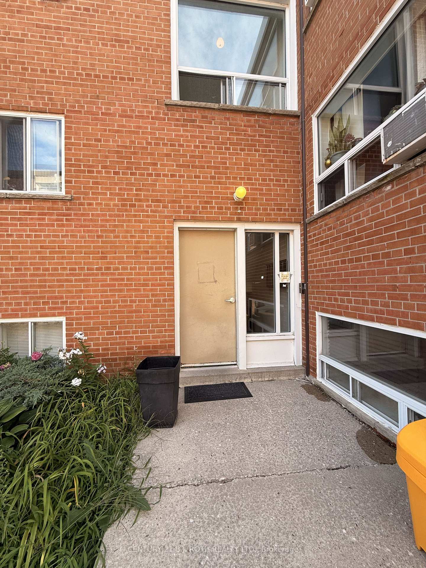 Photo 2 of Unit 1, 13 Queen Street, Barrie, Codrington — HOMEH