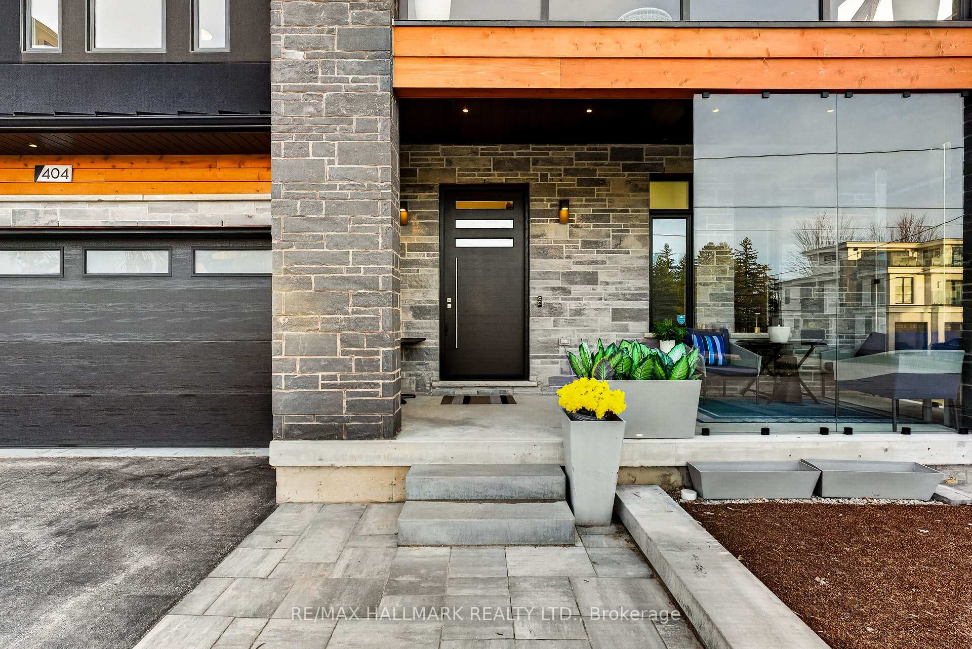 Photo 4 of 404 Cox Mill Road, Barrie, South Shore — HOMEH