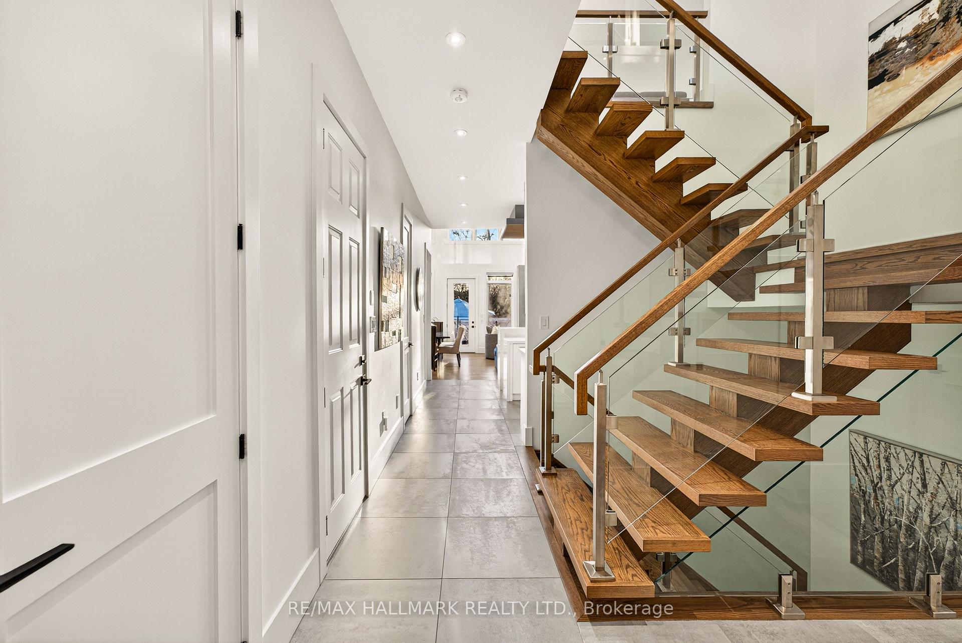 Photo 6 of 404 Cox Mill Road, Barrie, South Shore — HOMEH