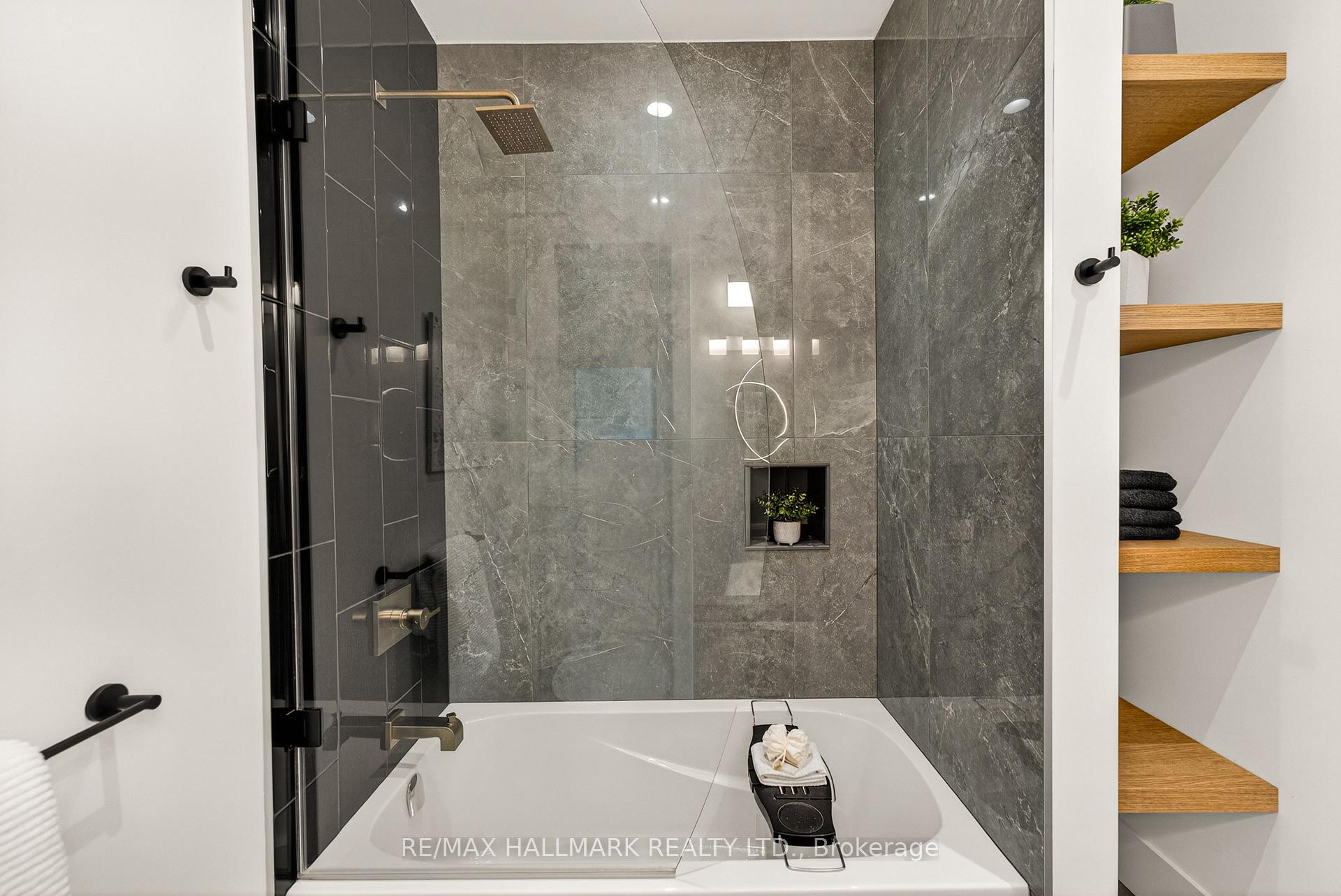 Photo 37 of 404 Cox Mill Road, Barrie, South Shore — HOMEH