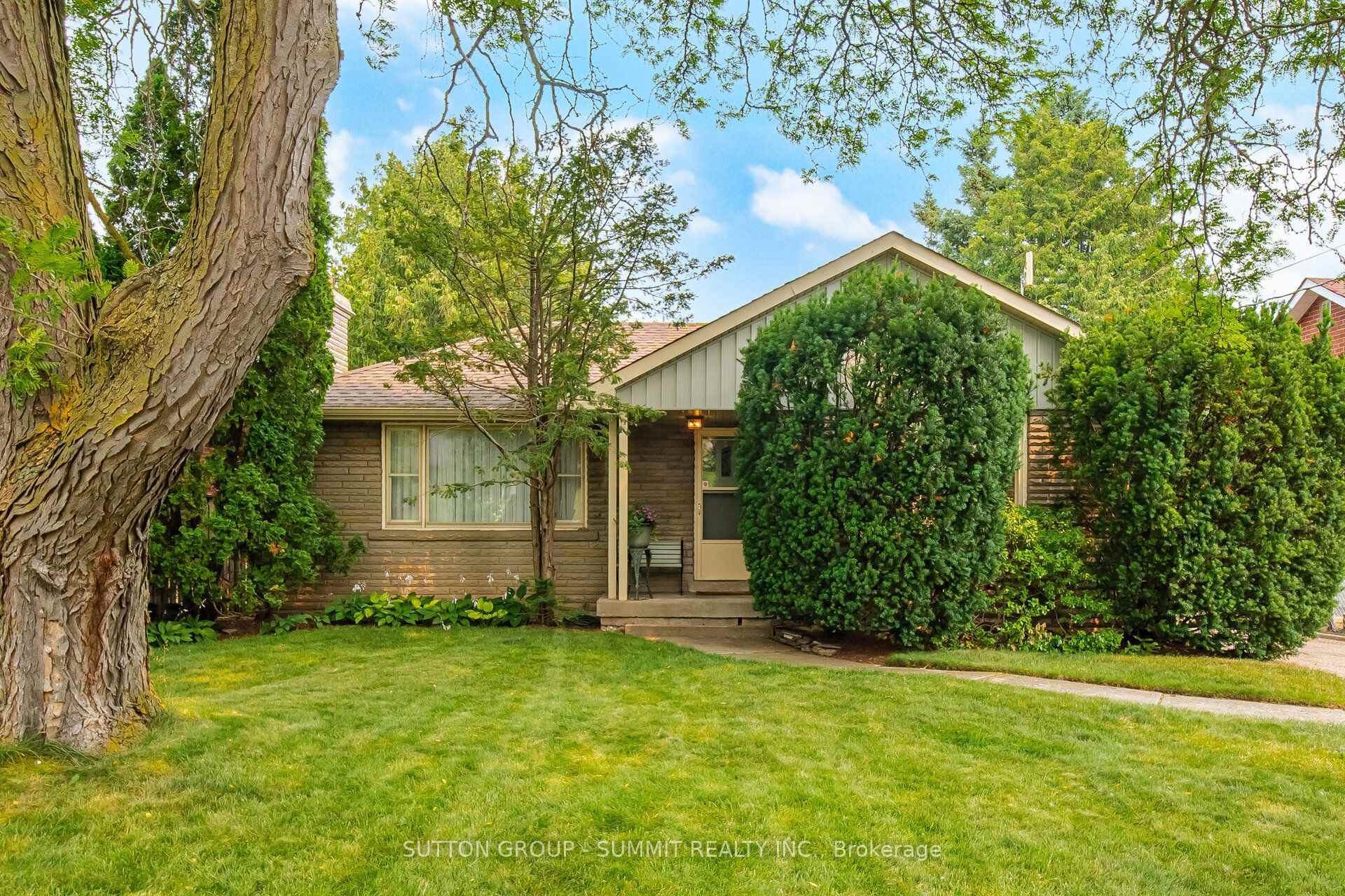 Photo 1 of 25 Arch Road, Mississauga, Streetsville — HOMEH