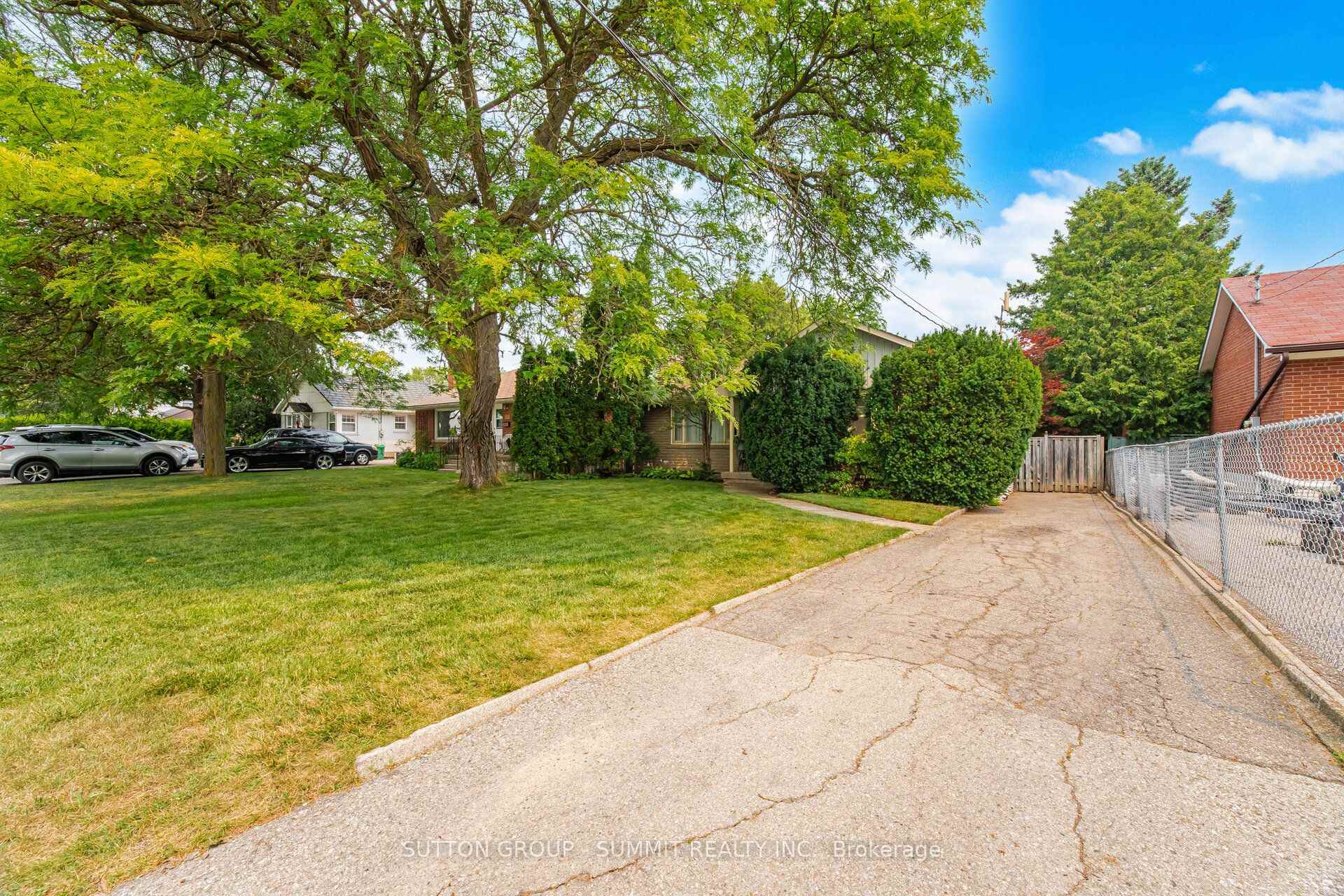 Photo 4 of 25 Arch Road, Mississauga, Streetsville — HOMEH