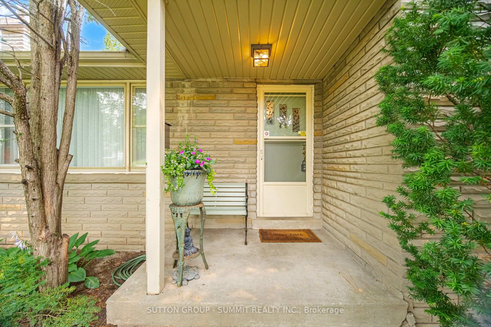 Photo 6 of 25 Arch Road, Mississauga, Streetsville — HOMEH