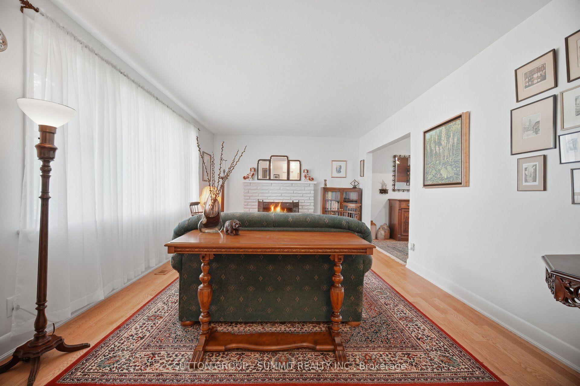 Photo 10 of 25 Arch Road, Mississauga, Streetsville — HOMEH