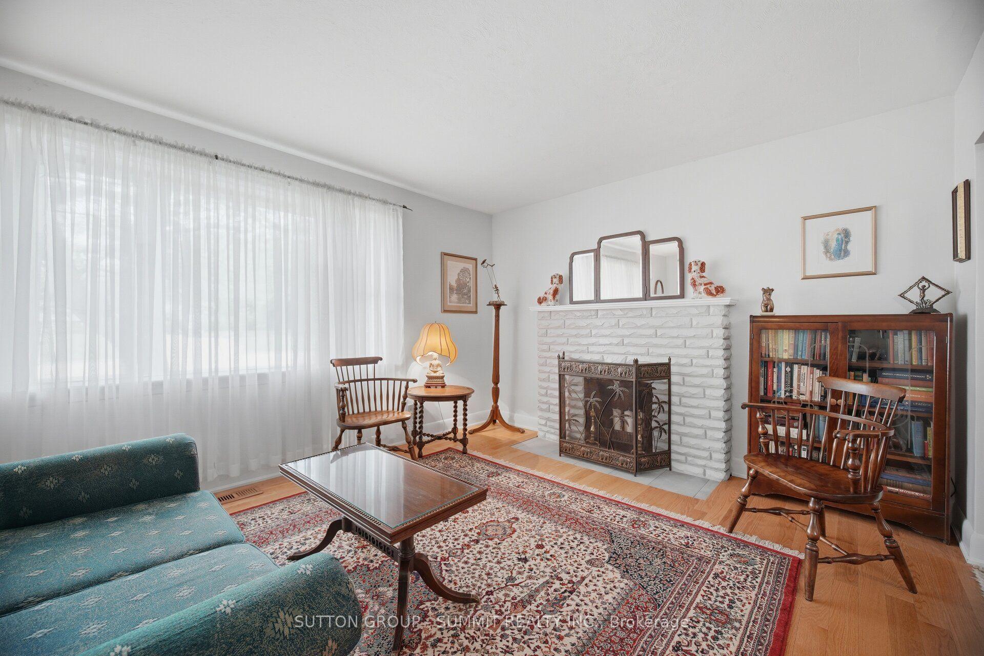 Photo 11 of 25 Arch Road, Mississauga, Streetsville — HOMEH