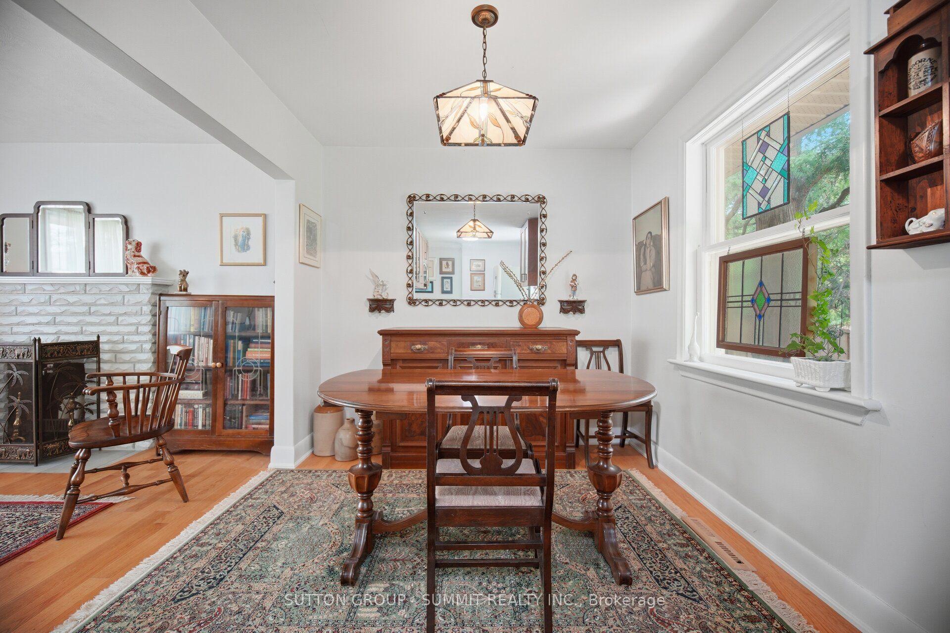 Photo 14 of 25 Arch Road, Mississauga, Streetsville — HOMEH