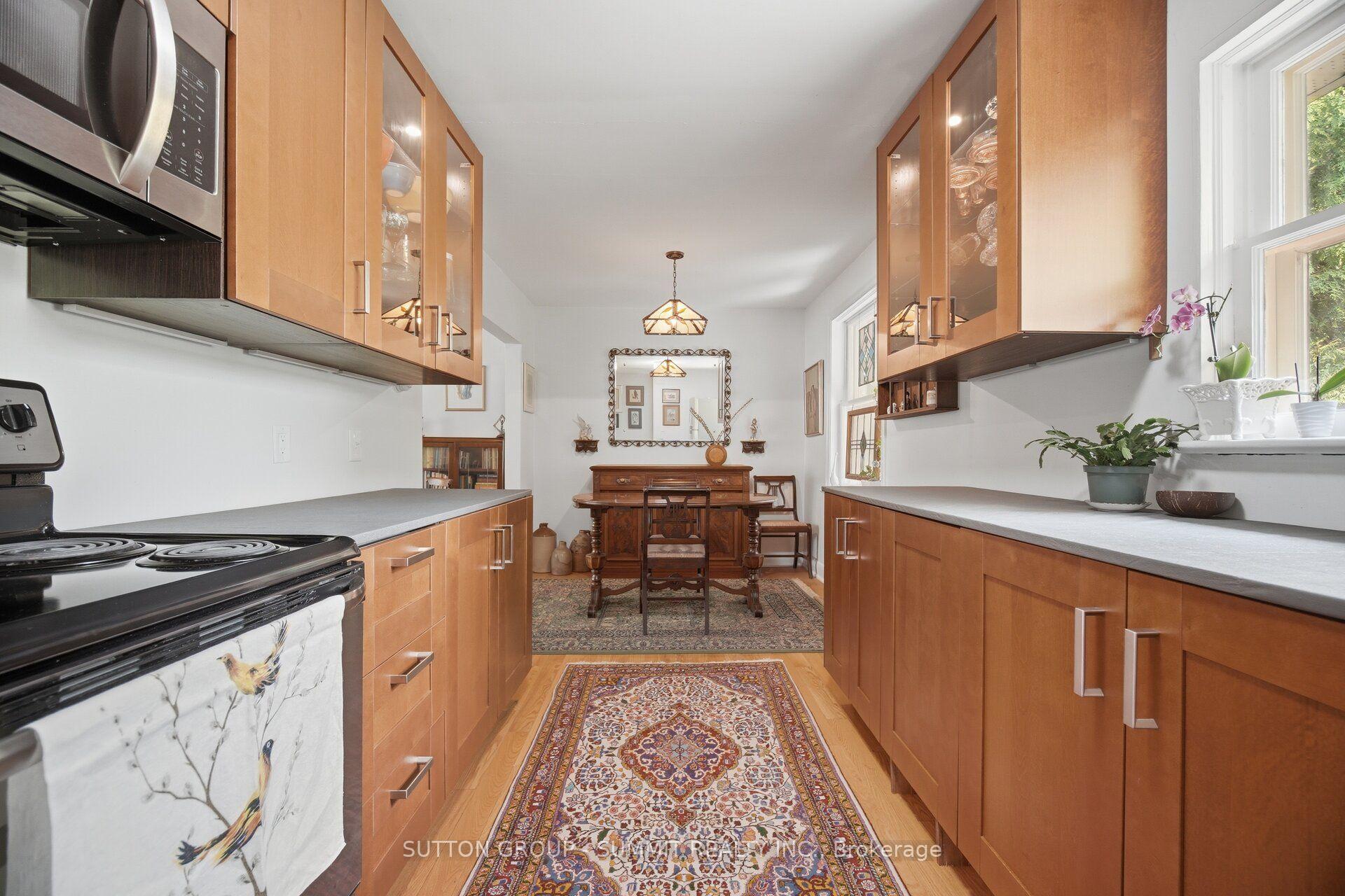 Photo 17 of 25 Arch Road, Mississauga, Streetsville — HOMEH