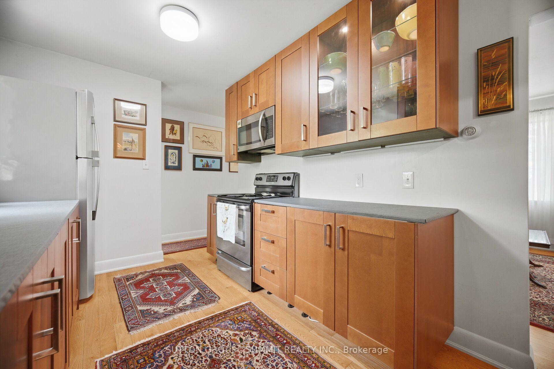 Photo 19 of 25 Arch Road, Mississauga, Streetsville — HOMEH
