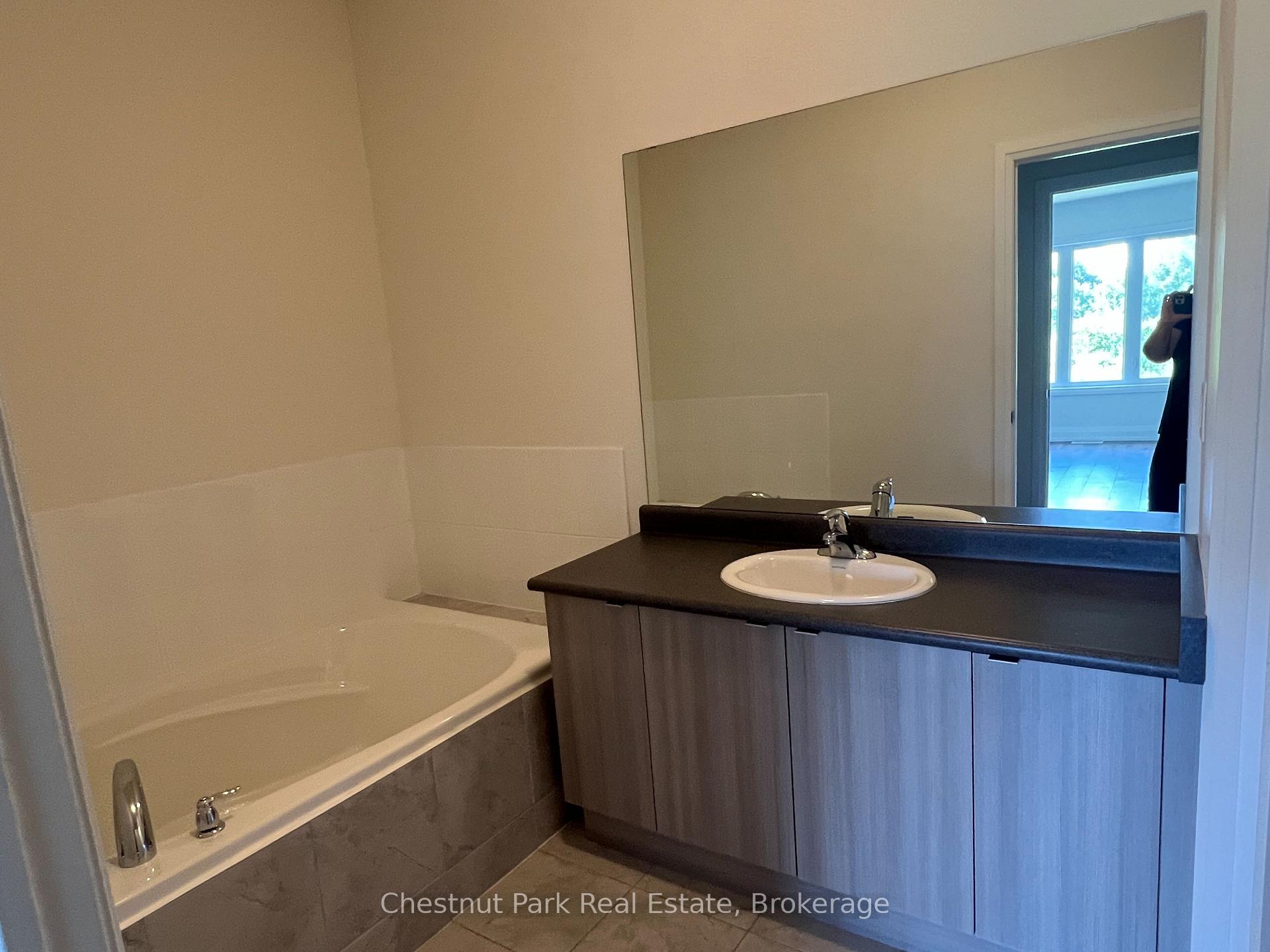 Photo 18 of 82 Kari Crescent, Collingwood — HOMEH