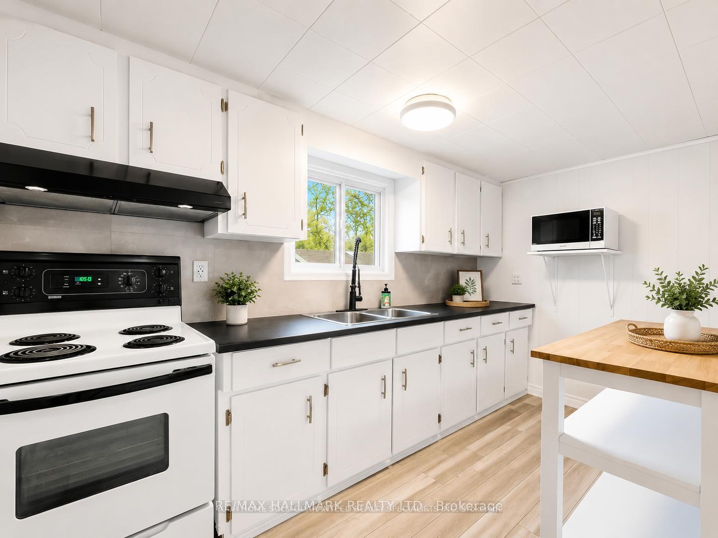 Photo 4 of 1053 Elm Road, Innisfil, Rural Innisfil — HOMEH