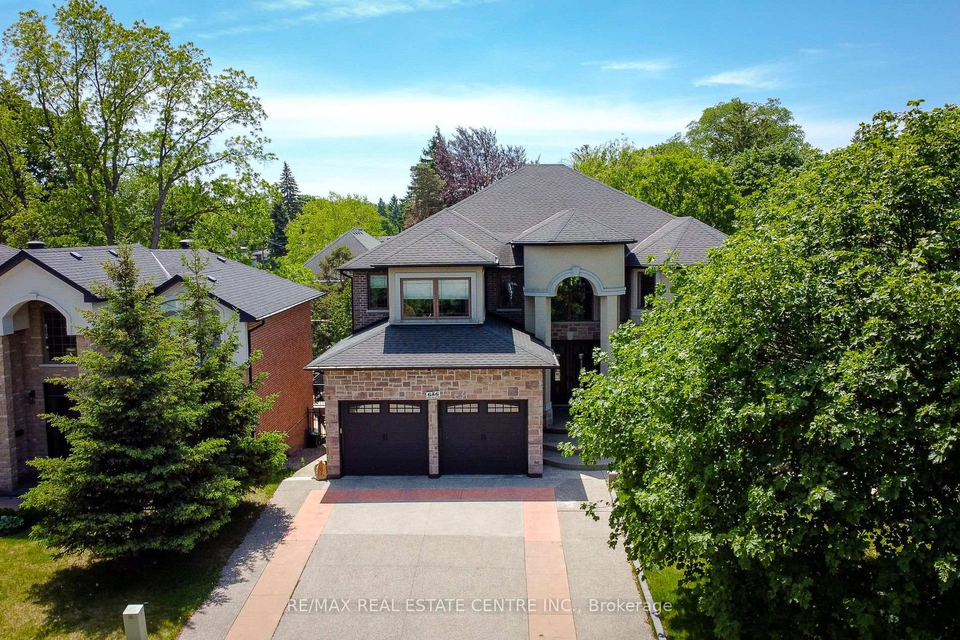 Photo 2 of 656 Highvalley Road, Hamilton, Ancaster — HOMEH