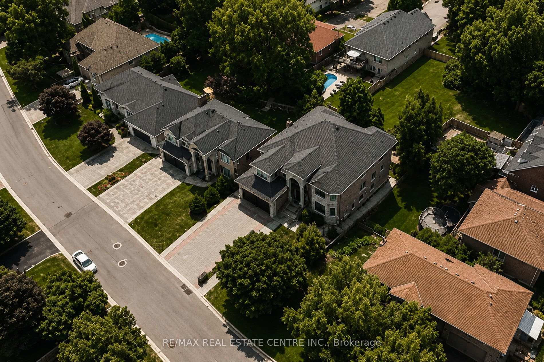 Photo 5 of 656 Highvalley Road, Hamilton, Ancaster — HOMEH