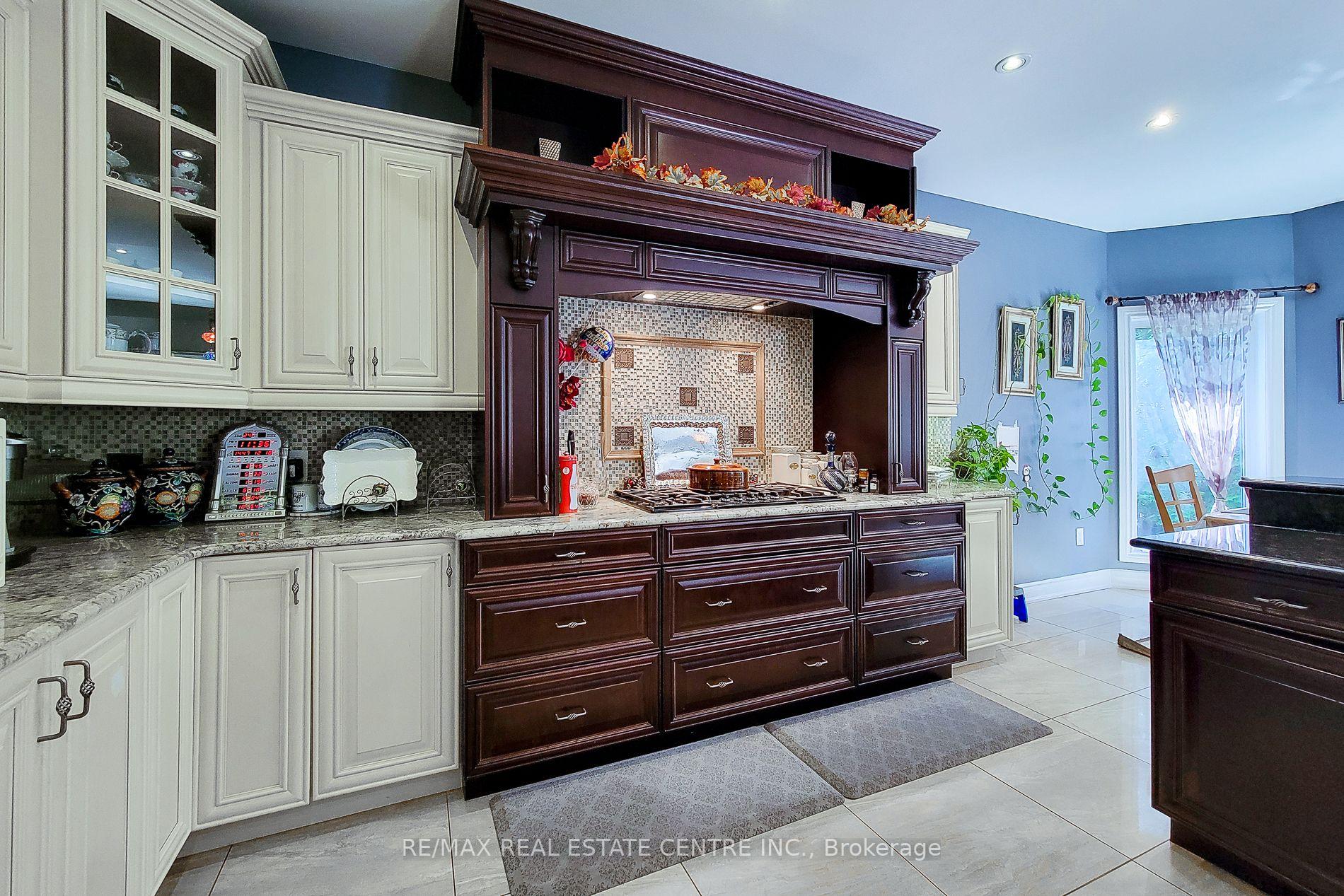 Photo 10 of 656 Highvalley Road, Hamilton, Ancaster — HOMEH