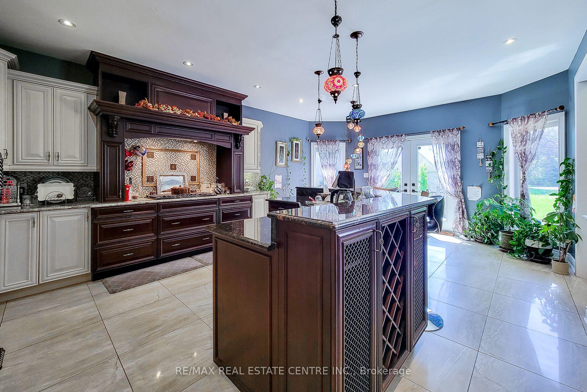 Photo 11 of 656 Highvalley Road, Hamilton, Ancaster — HOMEH