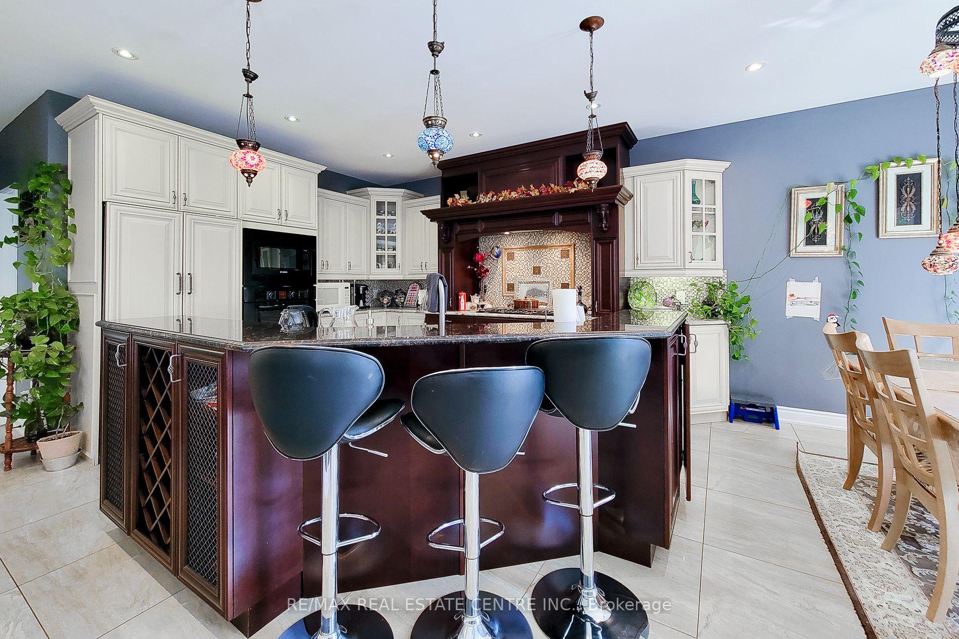 Photo 13 of 656 Highvalley Road, Hamilton, Ancaster — HOMEH