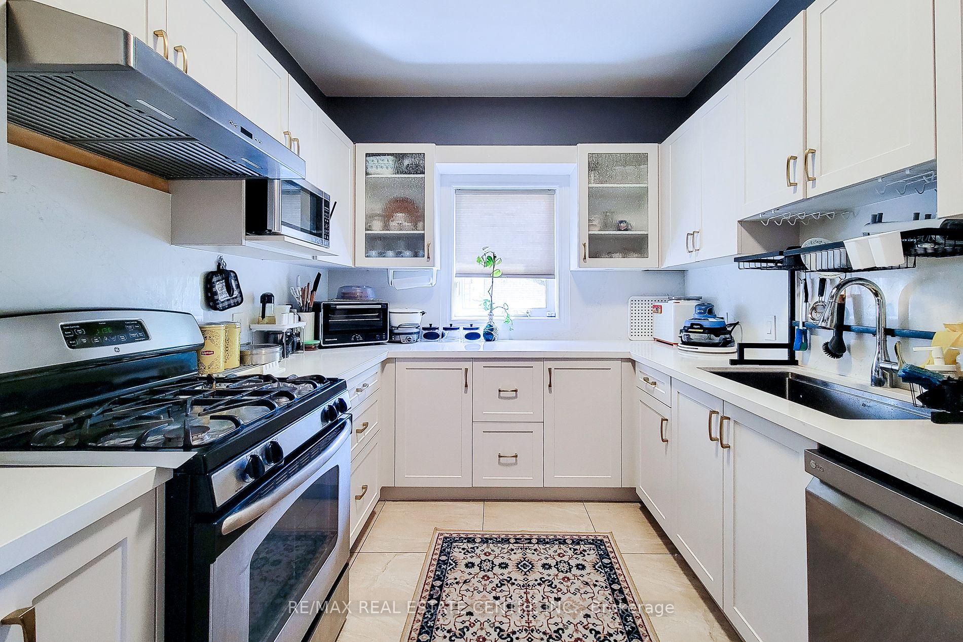 Photo 15 of 656 Highvalley Road, Hamilton, Ancaster — HOMEH