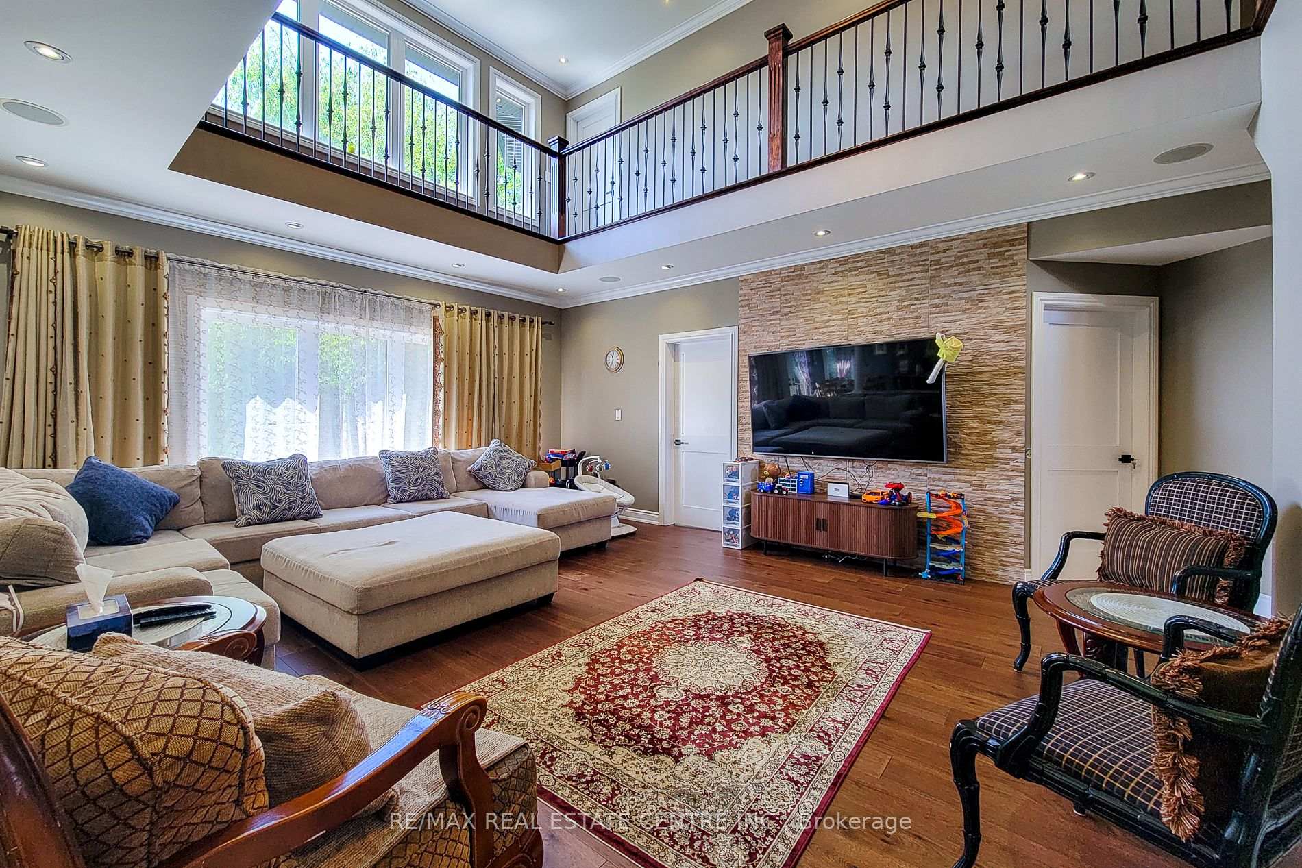 Photo 19 of 656 Highvalley Road, Hamilton, Ancaster — HOMEH