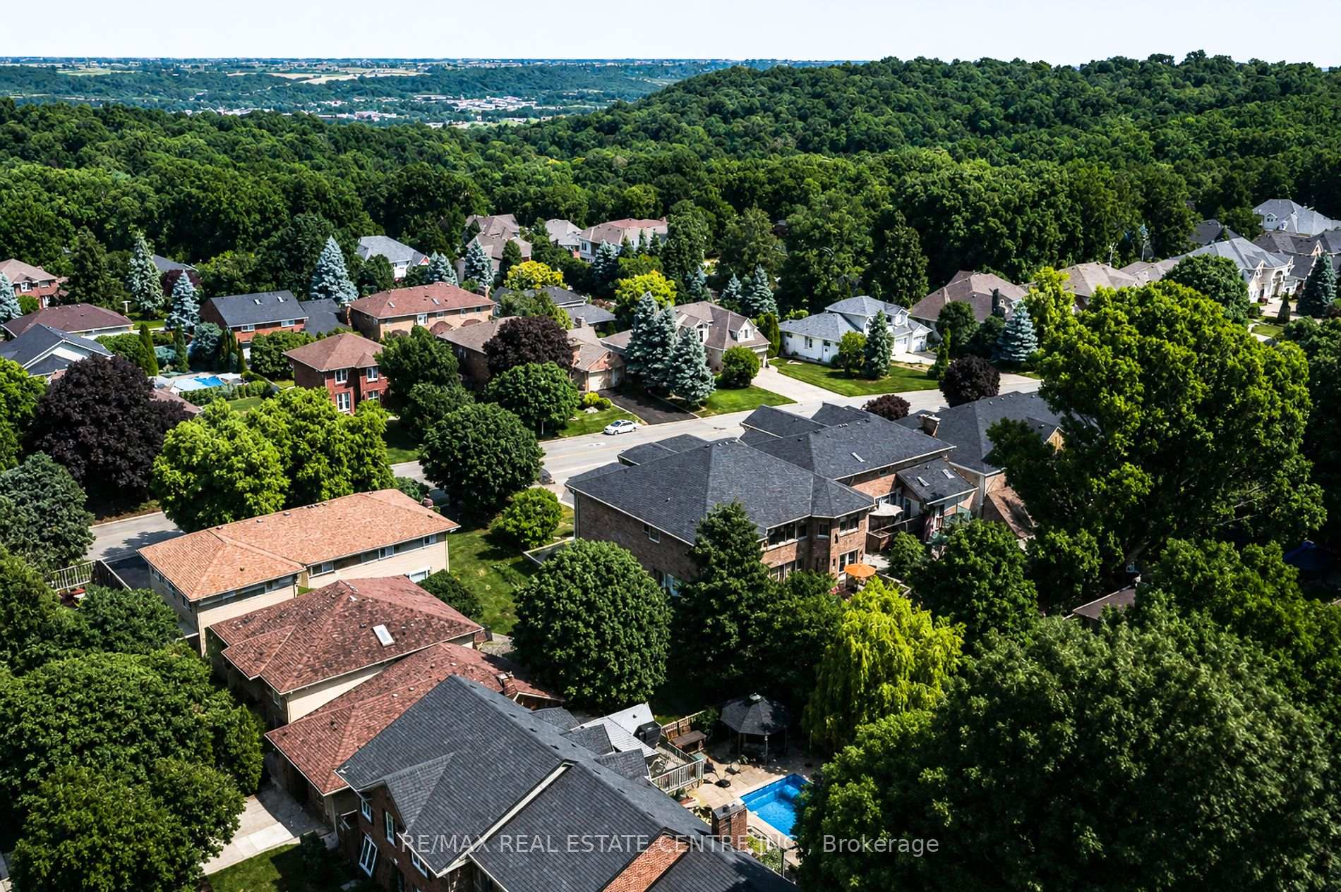 Photo 41 of 656 Highvalley Road, Hamilton, Ancaster — HOMEH