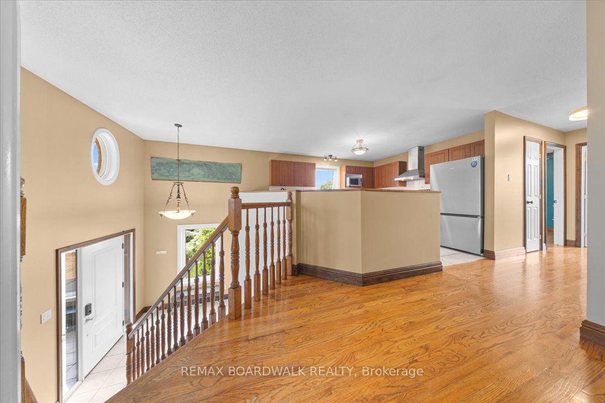 Photo 3 of 161 Castle Glen Crescent, Ottawa, Kanata - Glencairn/Hazeldean — HOMEH