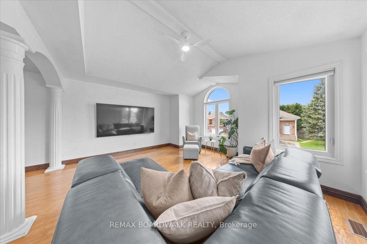 Photo 11 of 161 Castle Glen Crescent, Ottawa, Kanata - Glencairn/Hazeldean — HOMEH