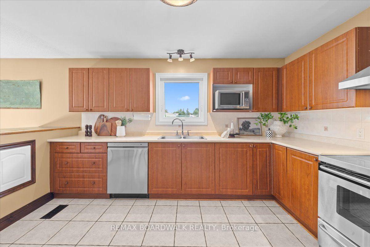 Photo 12 of 161 Castle Glen Crescent, Ottawa, Kanata - Glencairn/Hazeldean — HOMEH