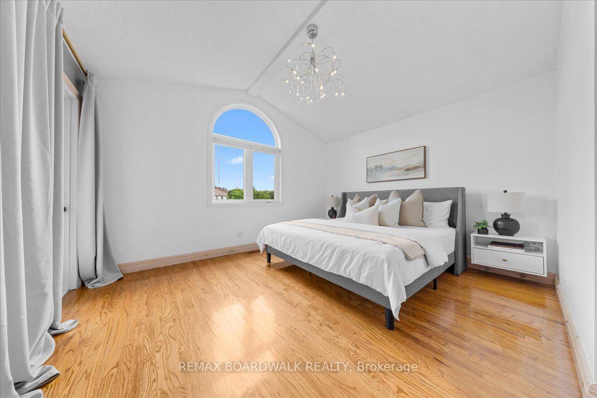 Photo 17 of 161 Castle Glen Crescent, Ottawa, Kanata - Glencairn/Hazeldean — HOMEH