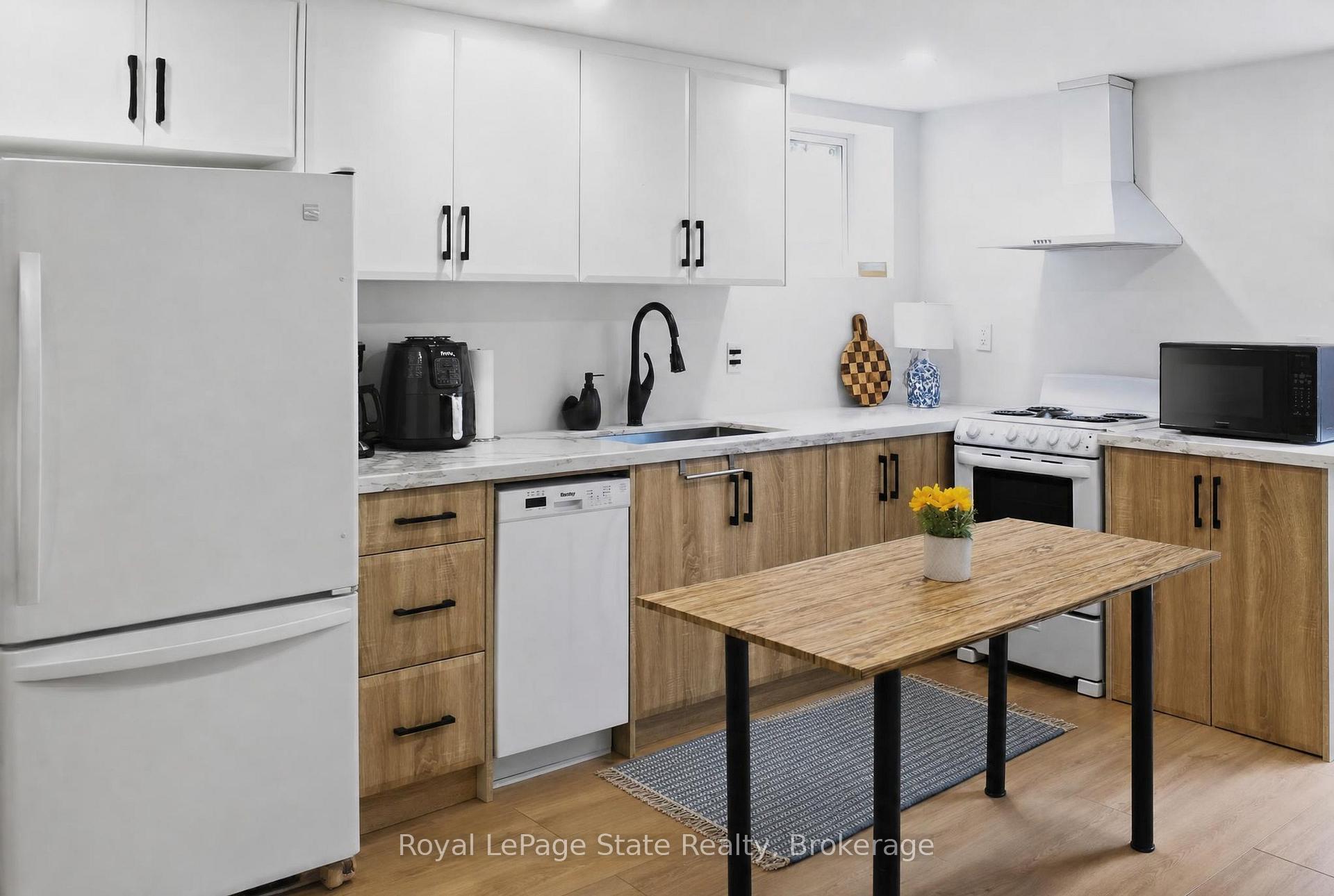 Photo 7 of 1596 Maple Ridge Drive, Mississauga, Rathwood — HOMEH