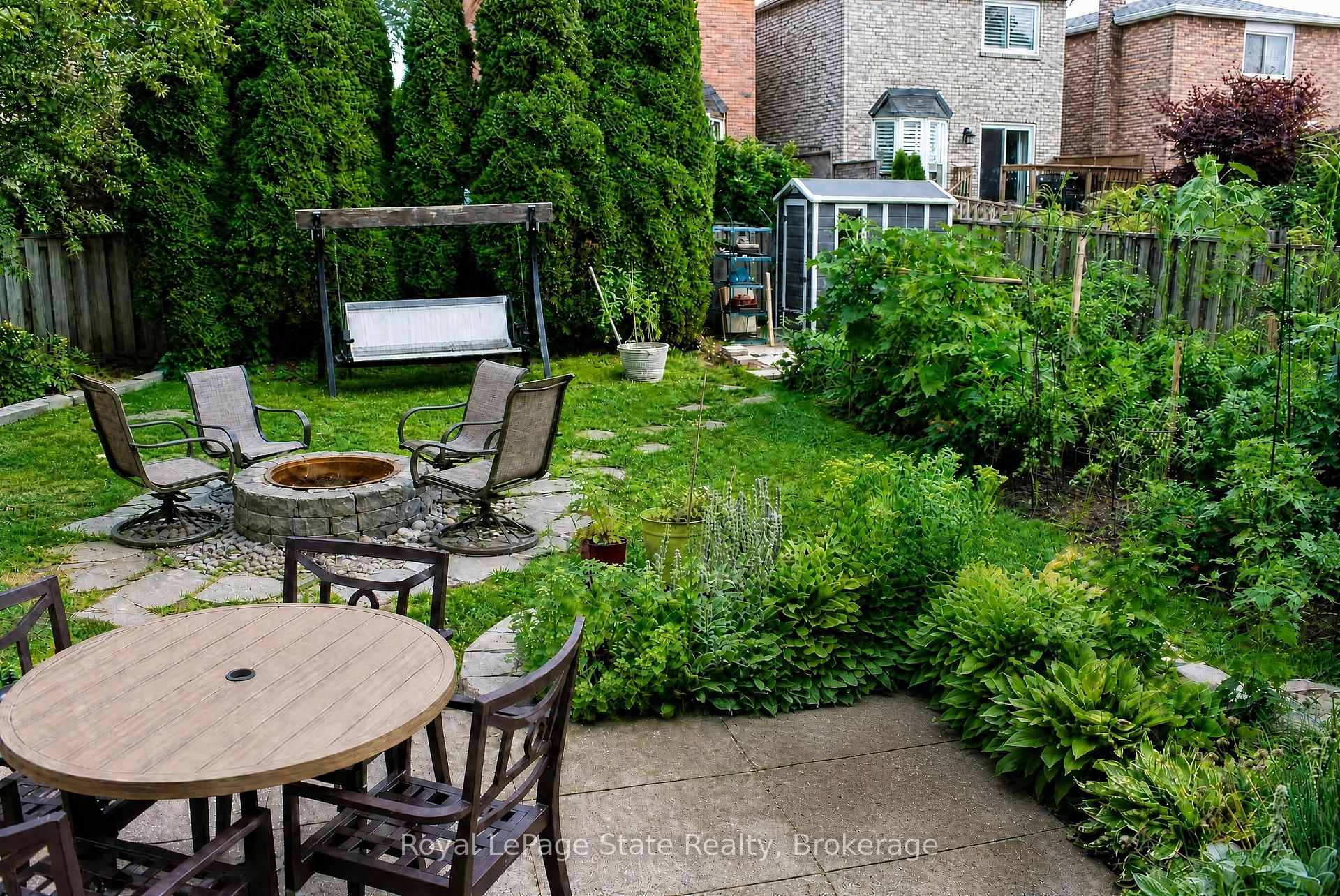 Photo 18 of 1596 Maple Ridge Drive, Mississauga, Rathwood — HOMEH