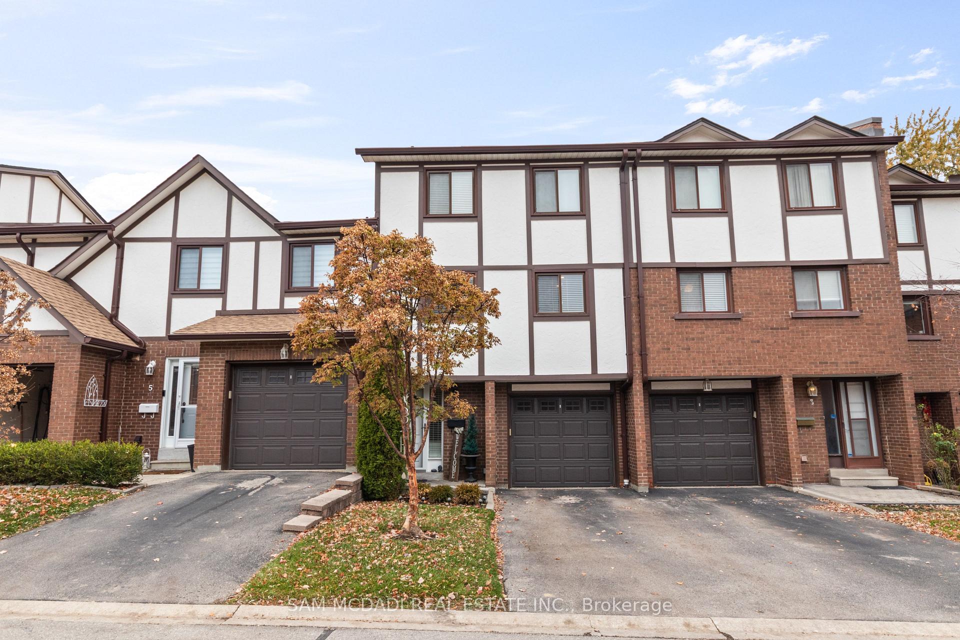 Photo 2 of Unit 4, 4230 Fieldgate Drive, Mississauga, Rathwood — HOMEH