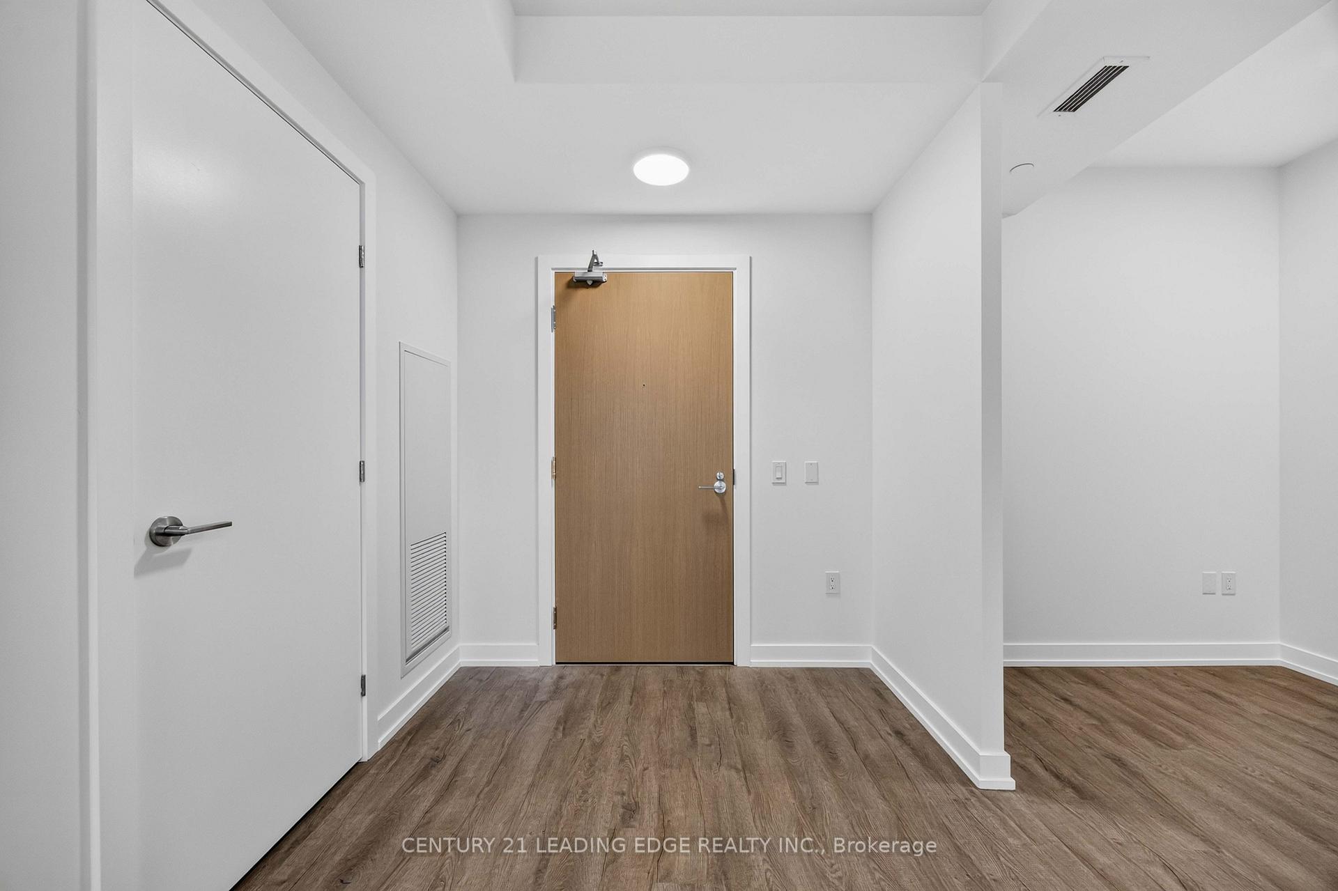 Photo 5 of Unit 805, 21 Meadowvale Road, Vaughan, Vaughan Corporate Centre — HOMEH