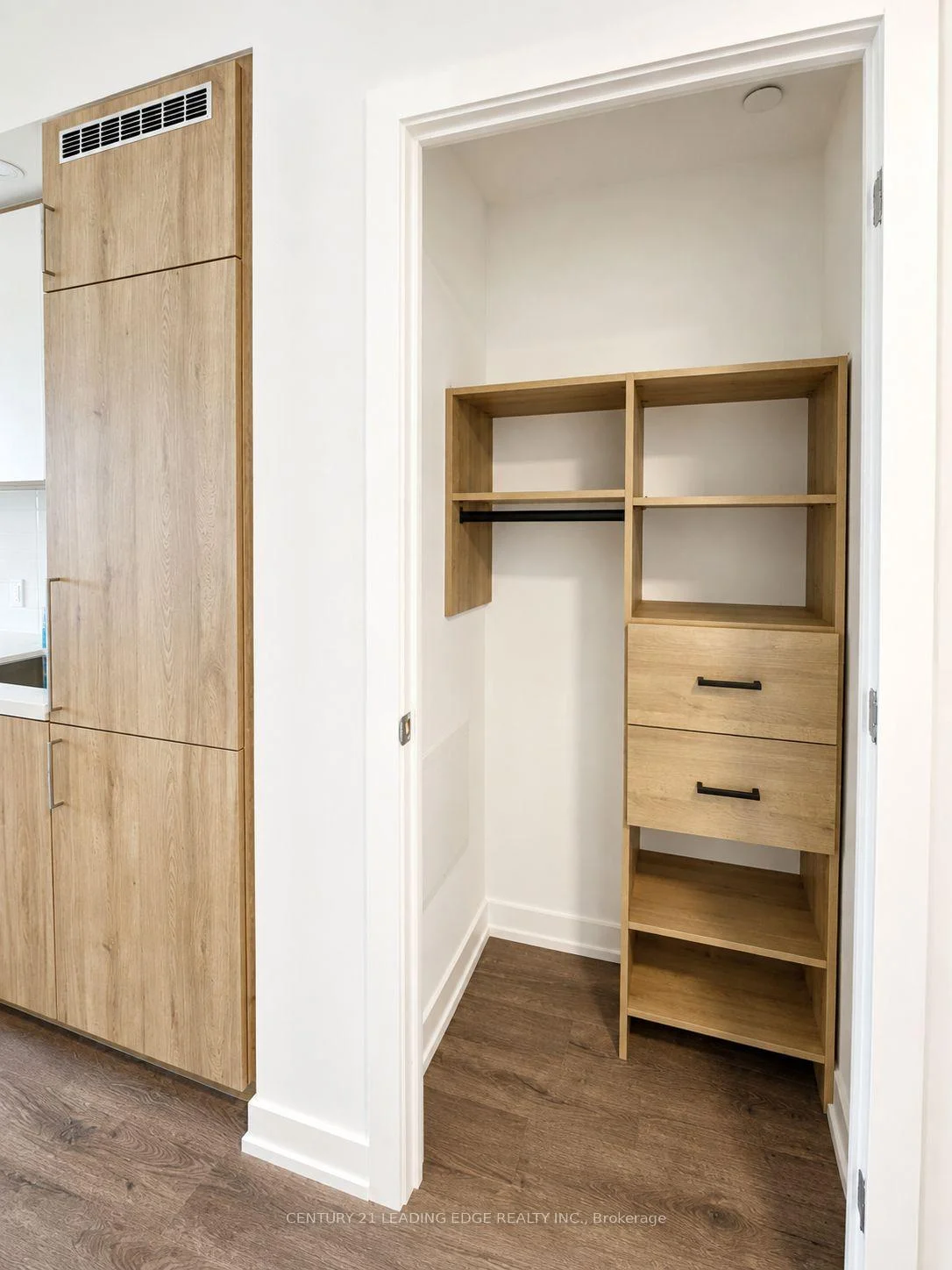Photo 10 of Unit 805, 21 Meadowvale Road, Vaughan, Vaughan Corporate Centre — HOMEH