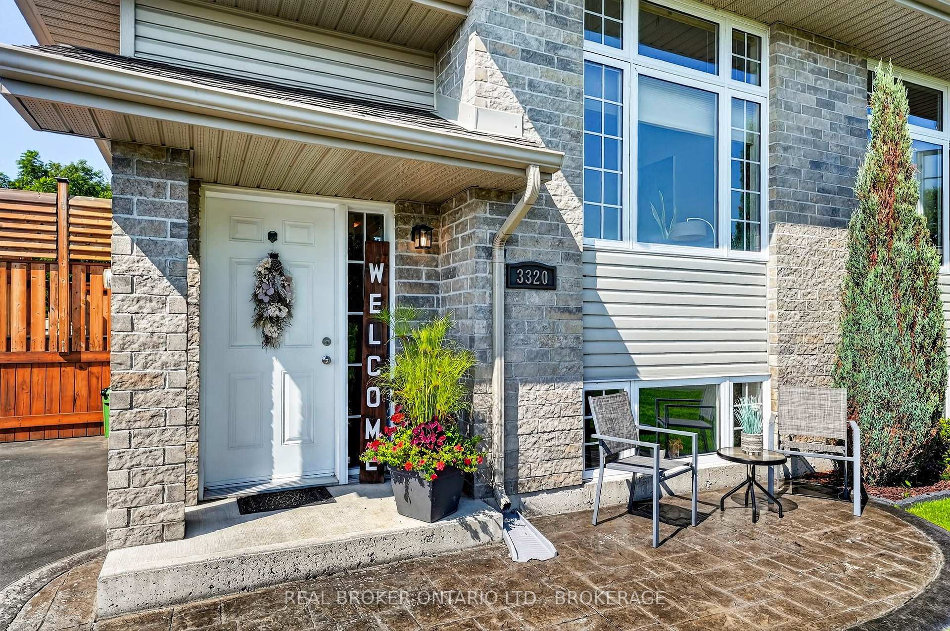 Photo 2 of 3320 Northdale Drive, Cornwall, Cornwall — HOMEH