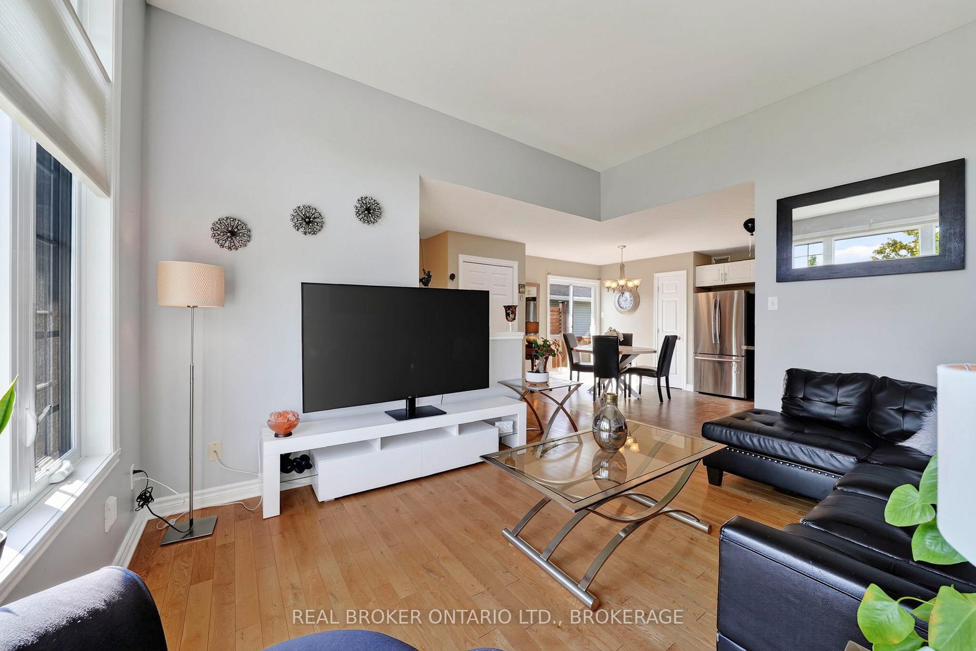 Photo 4 of 3320 Northdale Drive, Cornwall, Cornwall — HOMEH