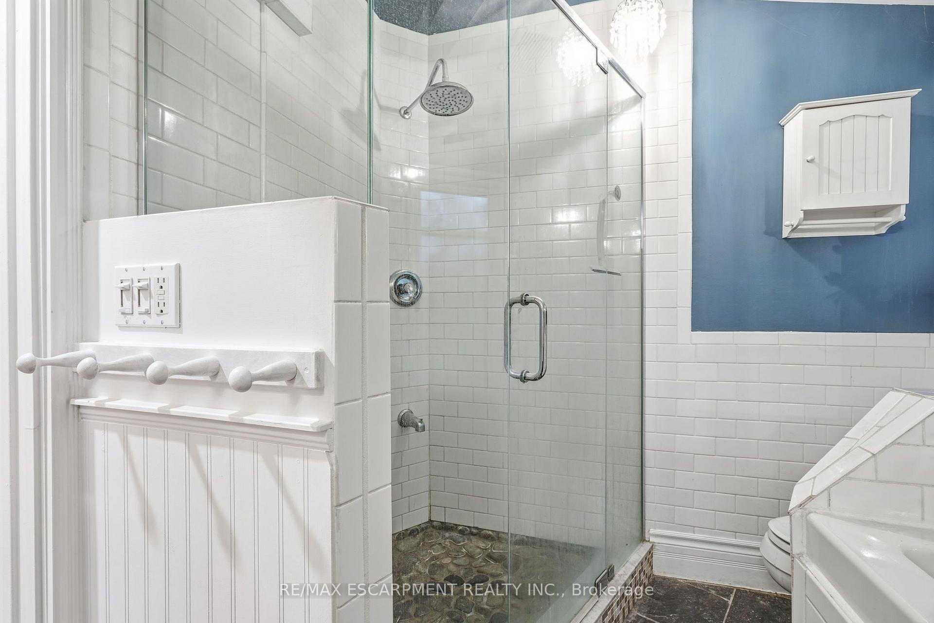 Photo 14 of Unit UPPER, 359 Herkimer Street, Hamilton, Kirkendall — HOMEH