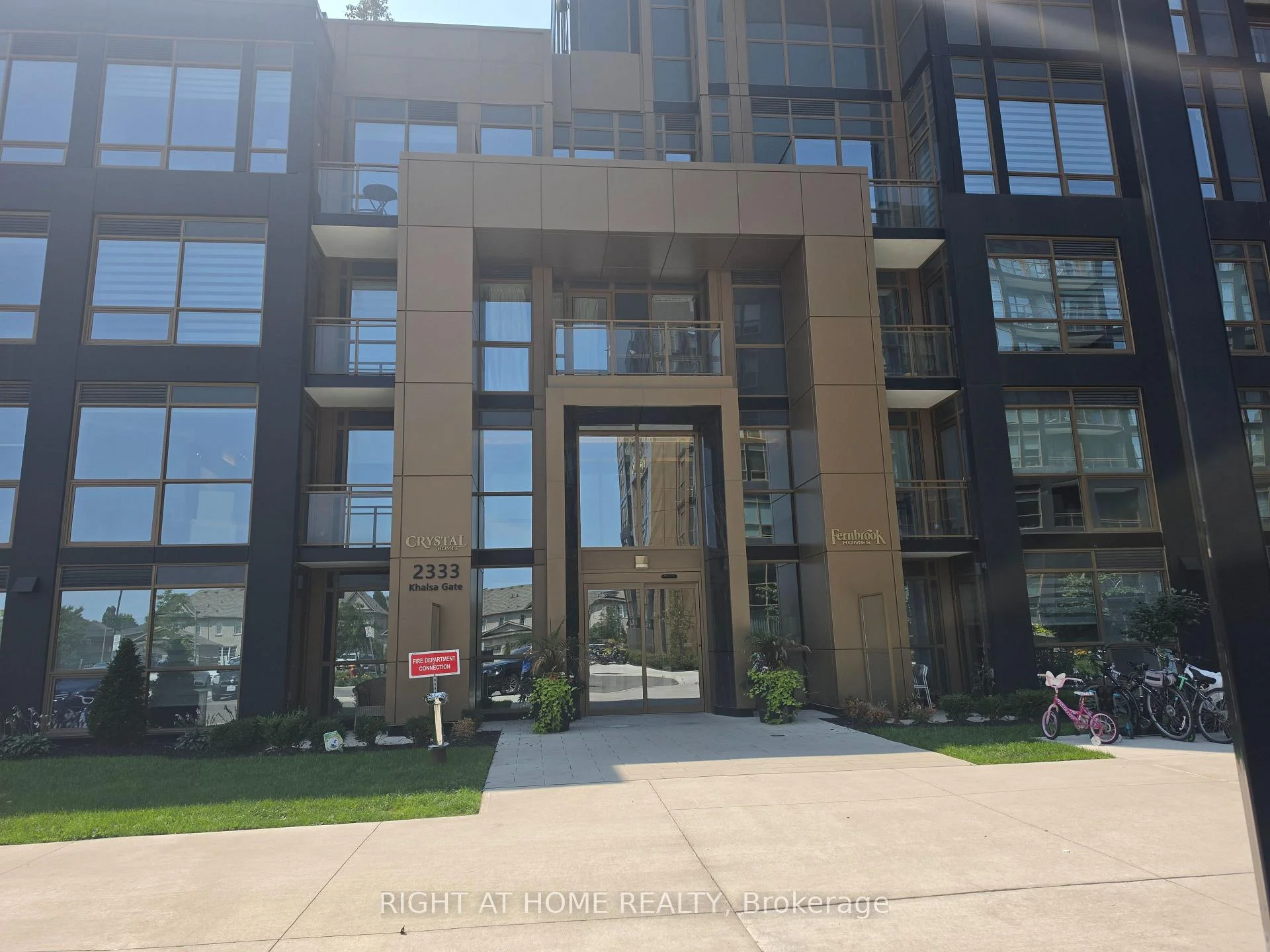 Photo 2 of Unit 702, 2333 Khalsa Gate, Oakville, Westmount — HOMEH