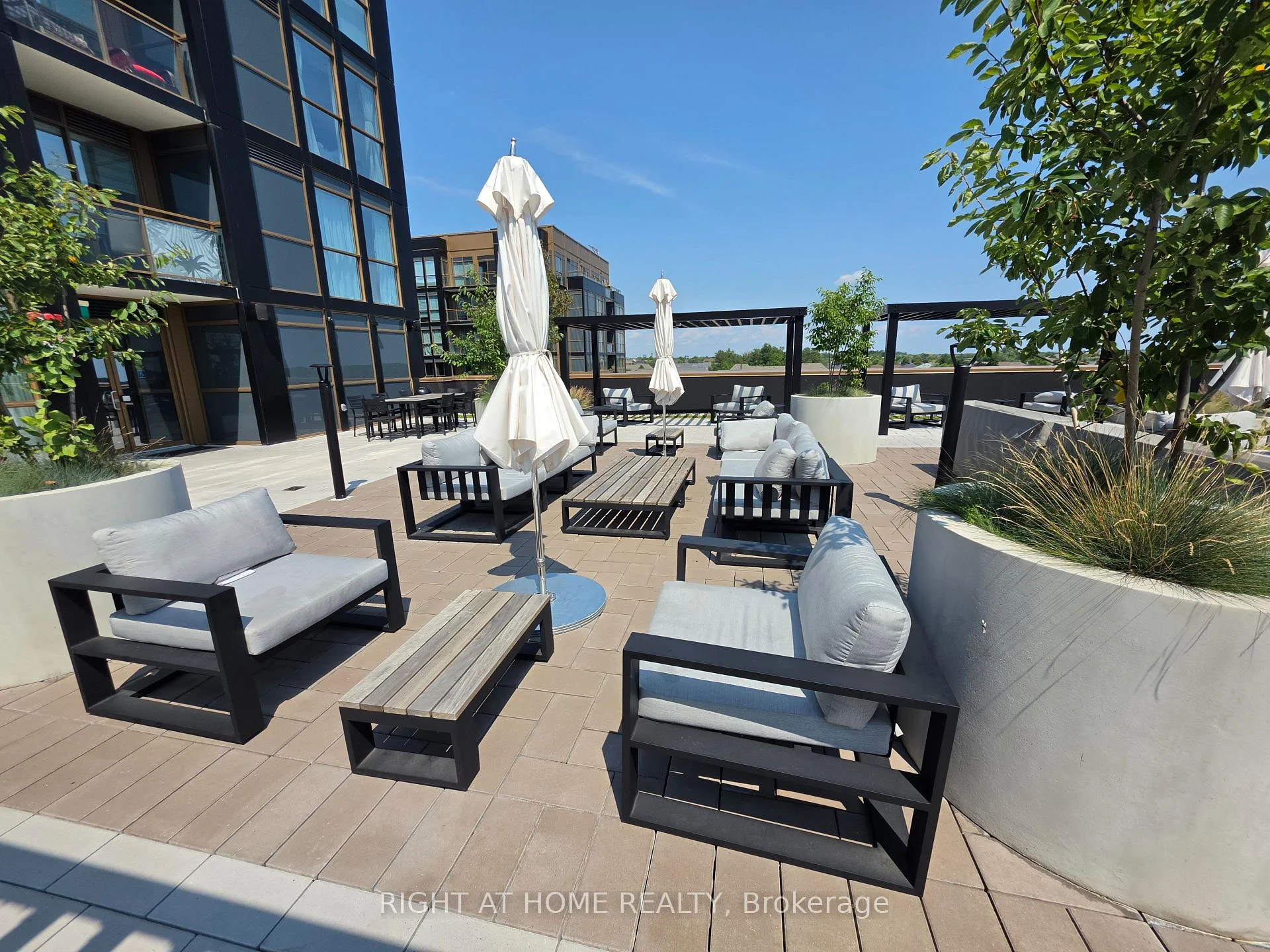 Photo 6 of Unit 702, 2333 Khalsa Gate, Oakville, Westmount — HOMEH