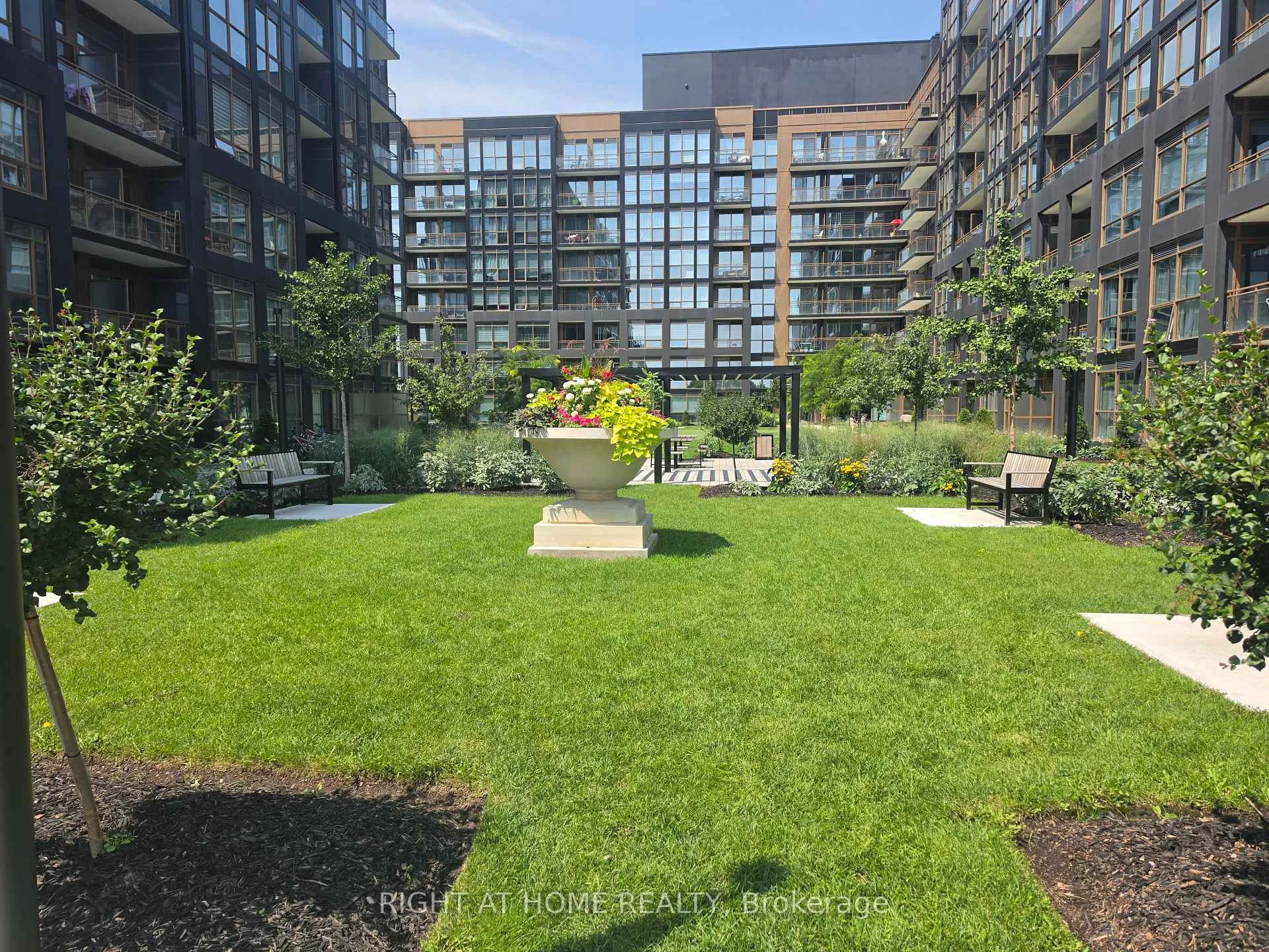 Photo 9 of Unit 702, 2333 Khalsa Gate, Oakville, Westmount — HOMEH