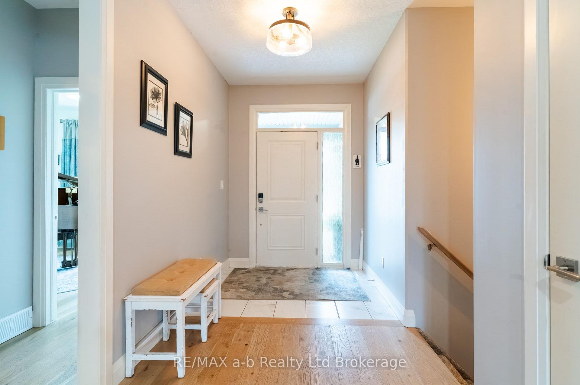 Photo 10 of 23 Brookside Lane, Tillsonburg — HOMEH