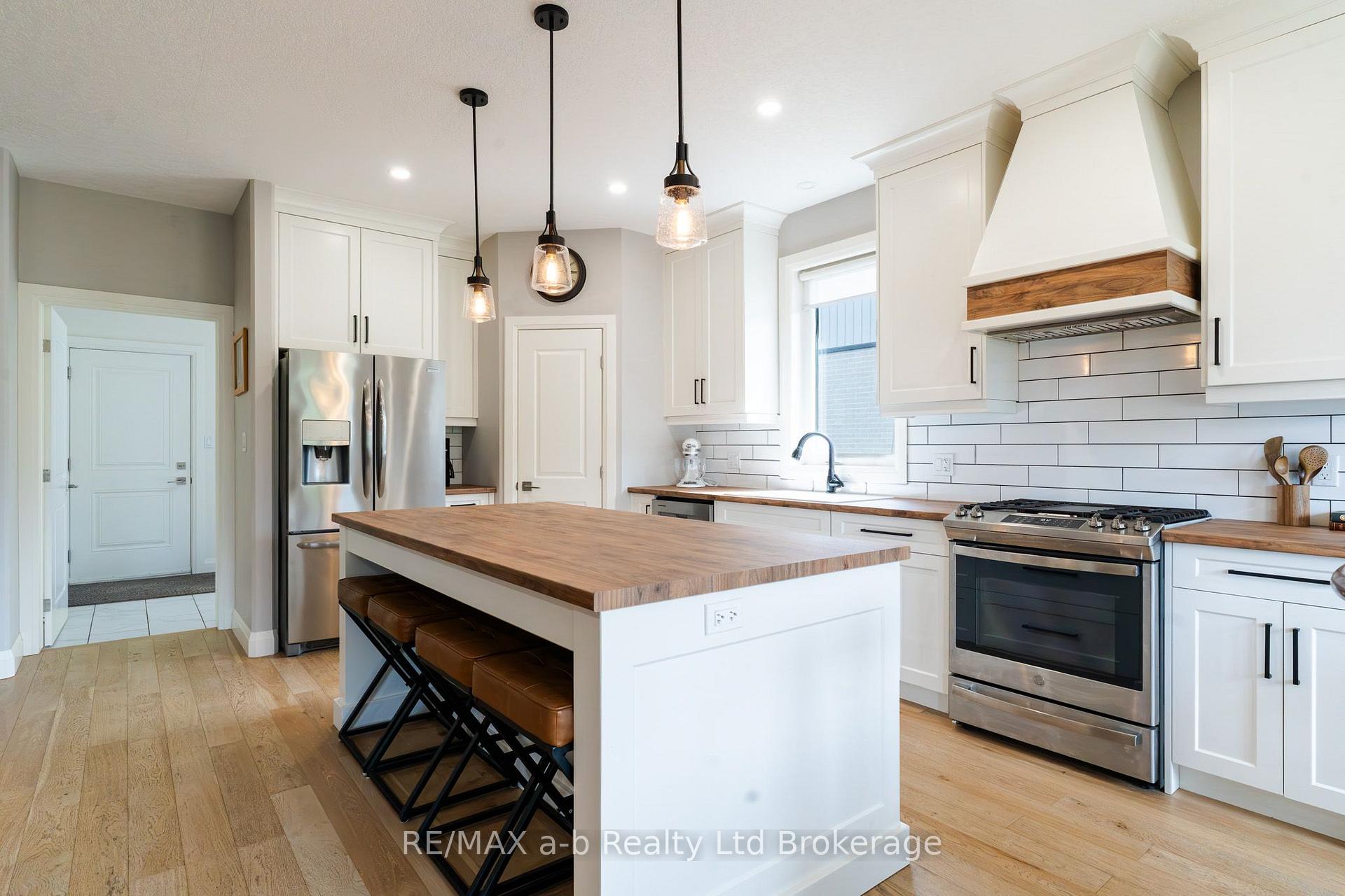 Photo 19 of 23 Brookside Lane, Tillsonburg — HOMEH