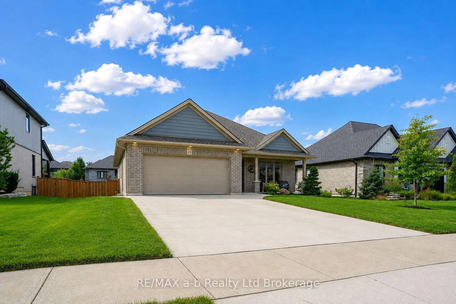 Photo 2 of 23 Brookside Lane, Tillsonburg — HOMEH