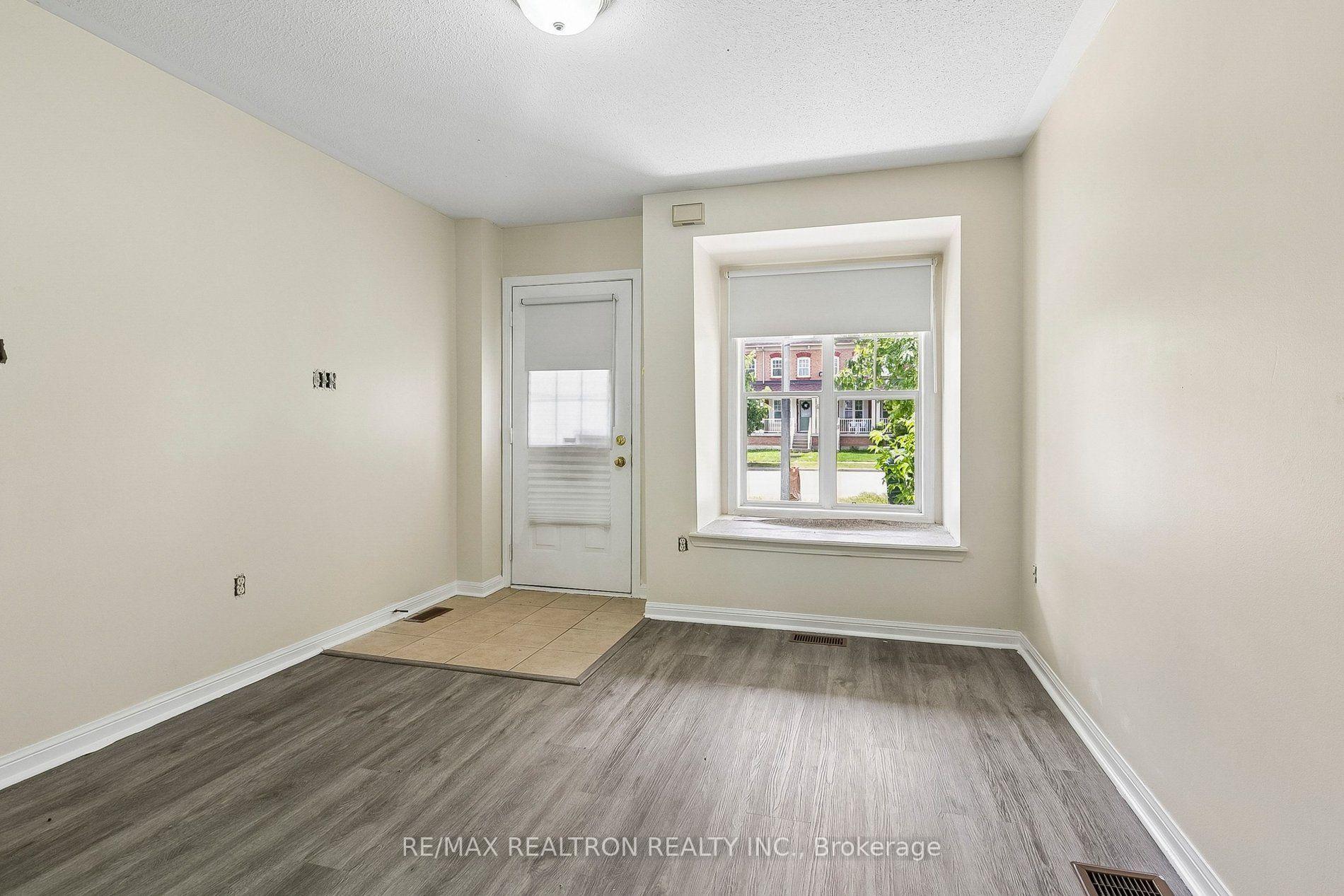Photo 2 of 23 Ecopark Gate, Scarborough, Rouge — HOMEH