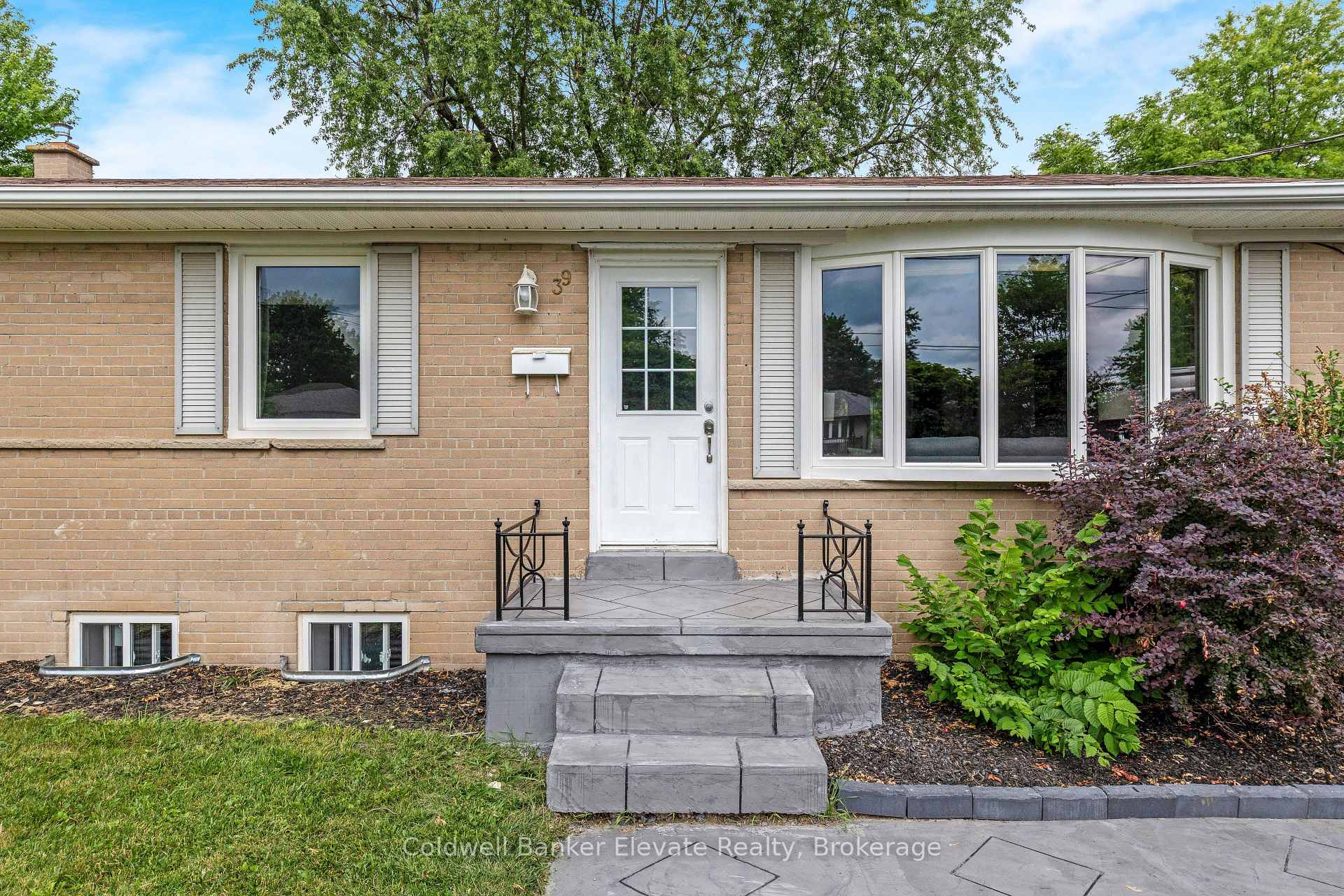 Photo 7 of 39 McGilvray Crescent, Halton Hills, Georgetown — HOMEH