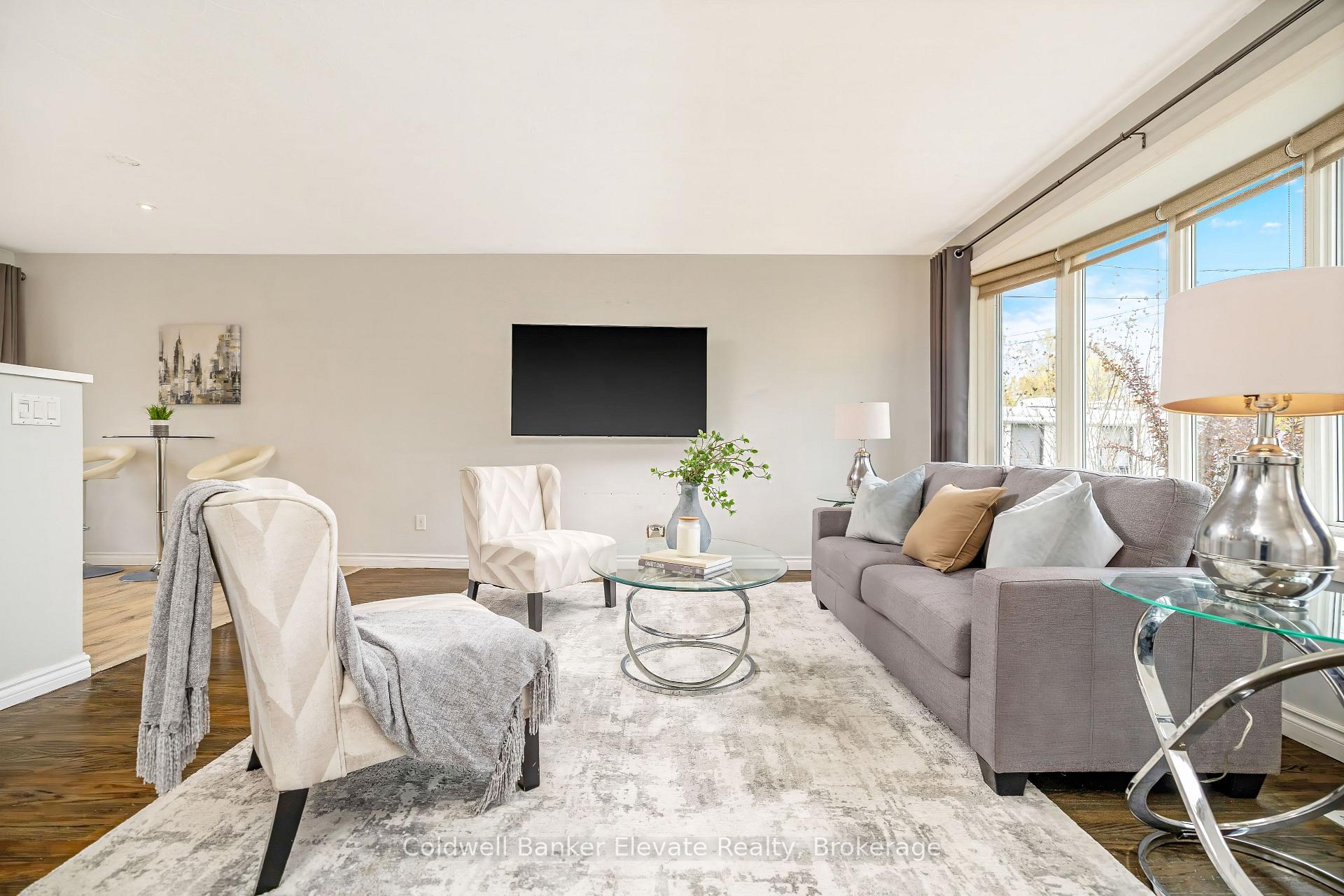Photo 8 of 39 McGilvray Crescent, Halton Hills, Georgetown — HOMEH