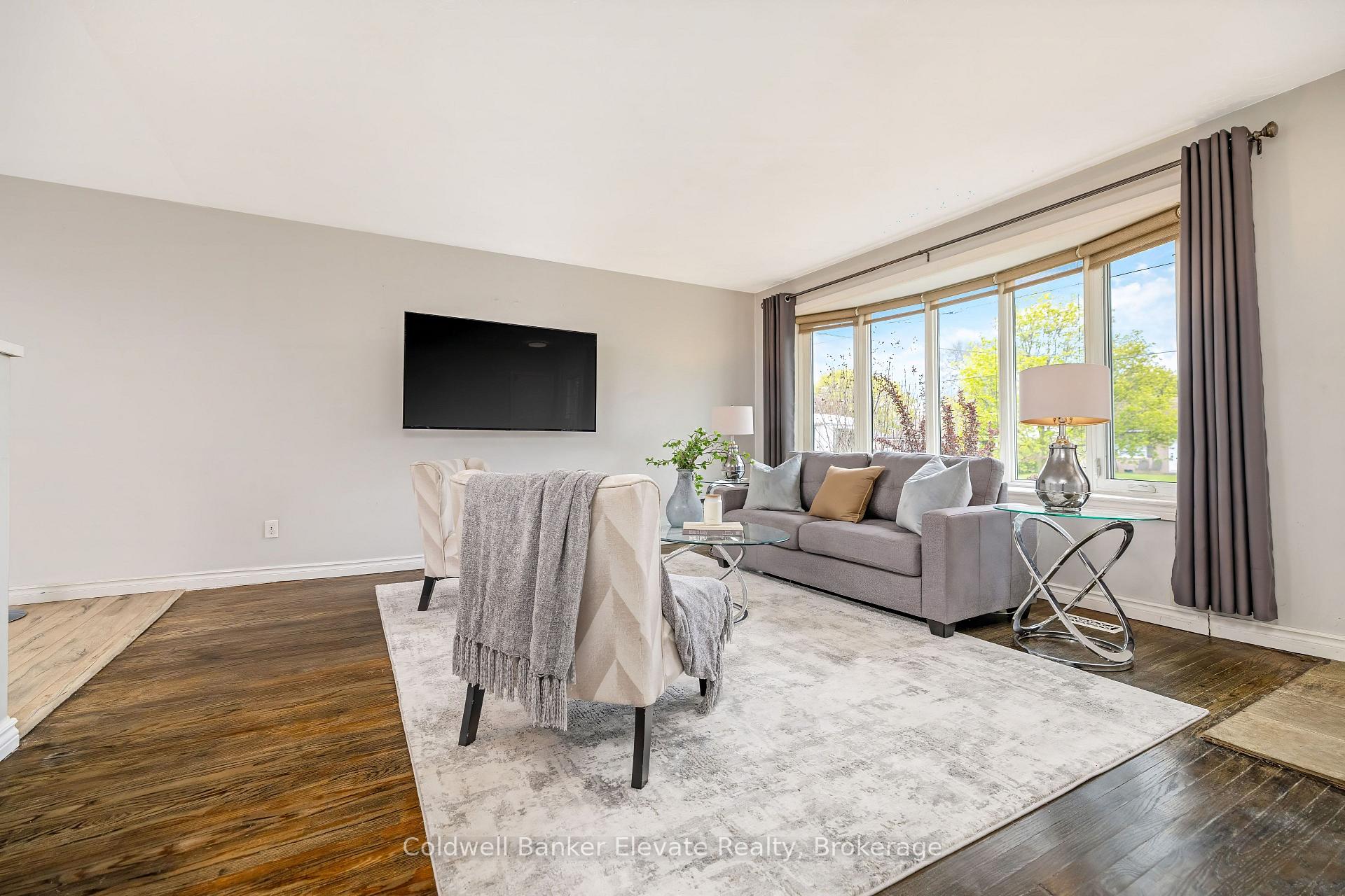 Photo 9 of 39 McGilvray Crescent, Halton Hills, Georgetown — HOMEH
