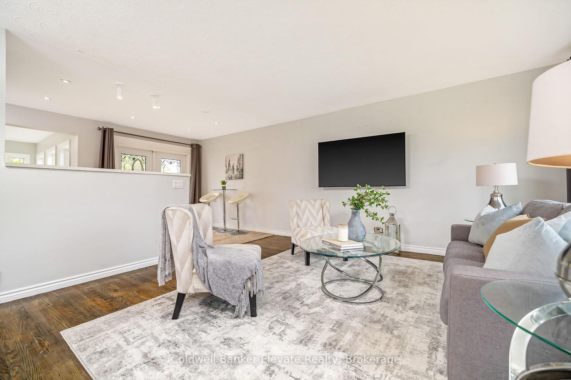 Photo 11 of 39 McGilvray Crescent, Halton Hills, Georgetown — HOMEH