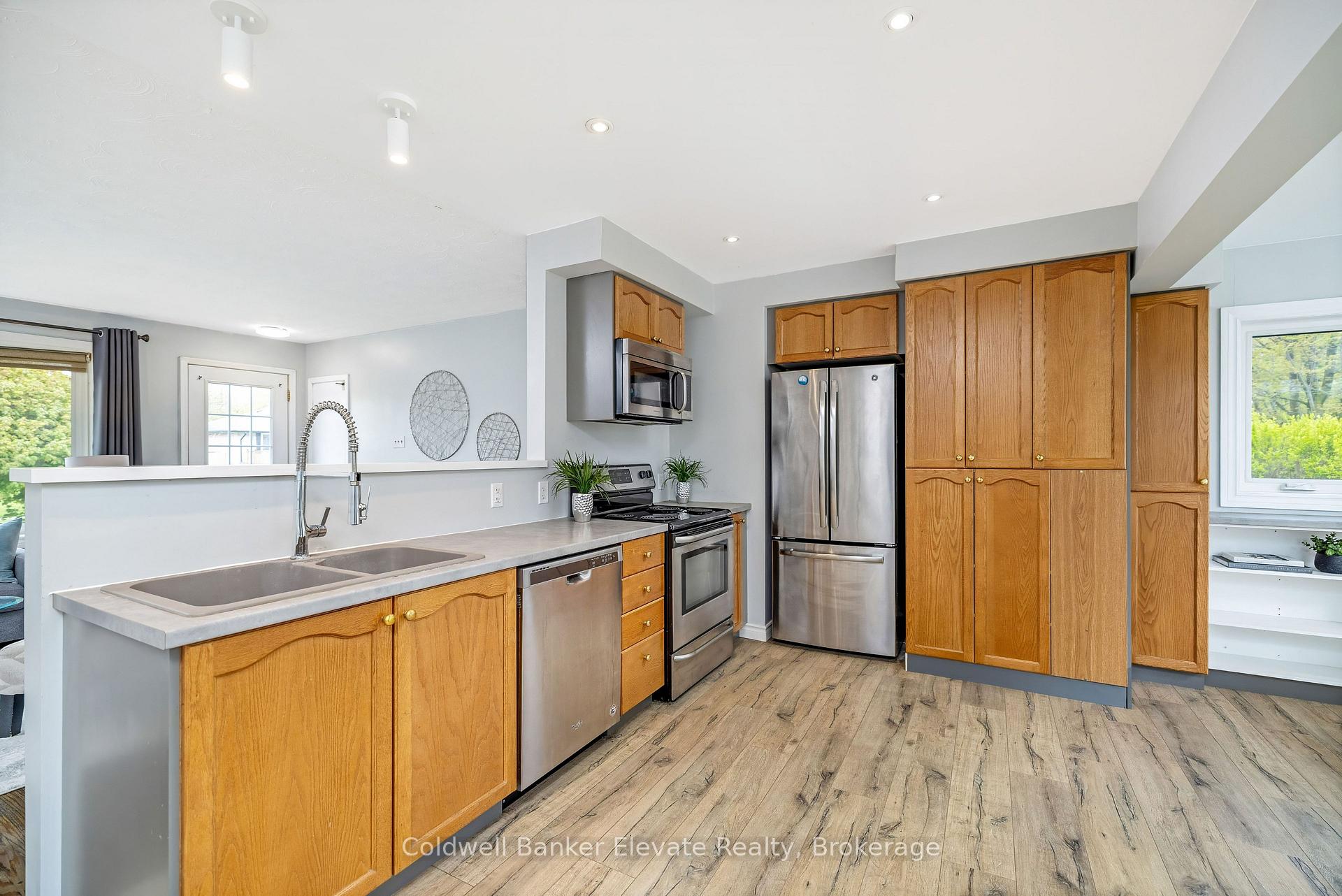 Photo 15 of 39 McGilvray Crescent, Halton Hills, Georgetown — HOMEH