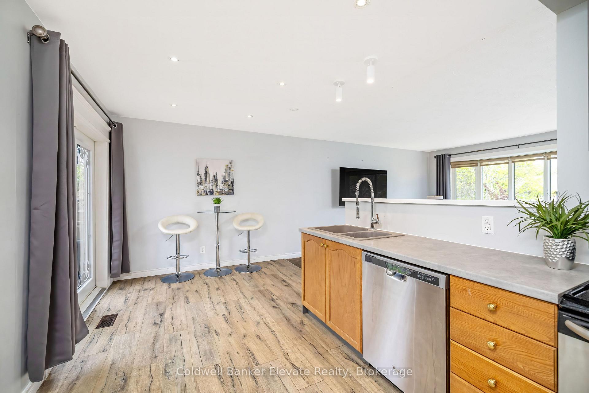 Photo 17 of 39 McGilvray Crescent, Halton Hills, Georgetown — HOMEH