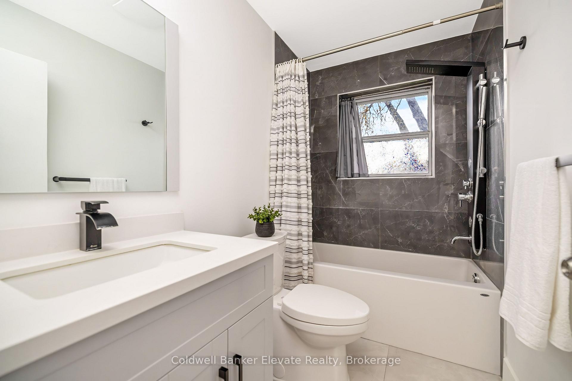 Photo 24 of 39 McGilvray Crescent, Halton Hills, Georgetown — HOMEH