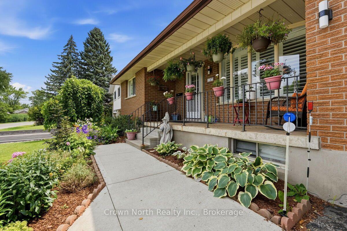 Photo 12 of 127 Carson Drive, Kitchener, Grand River North — HOMEH